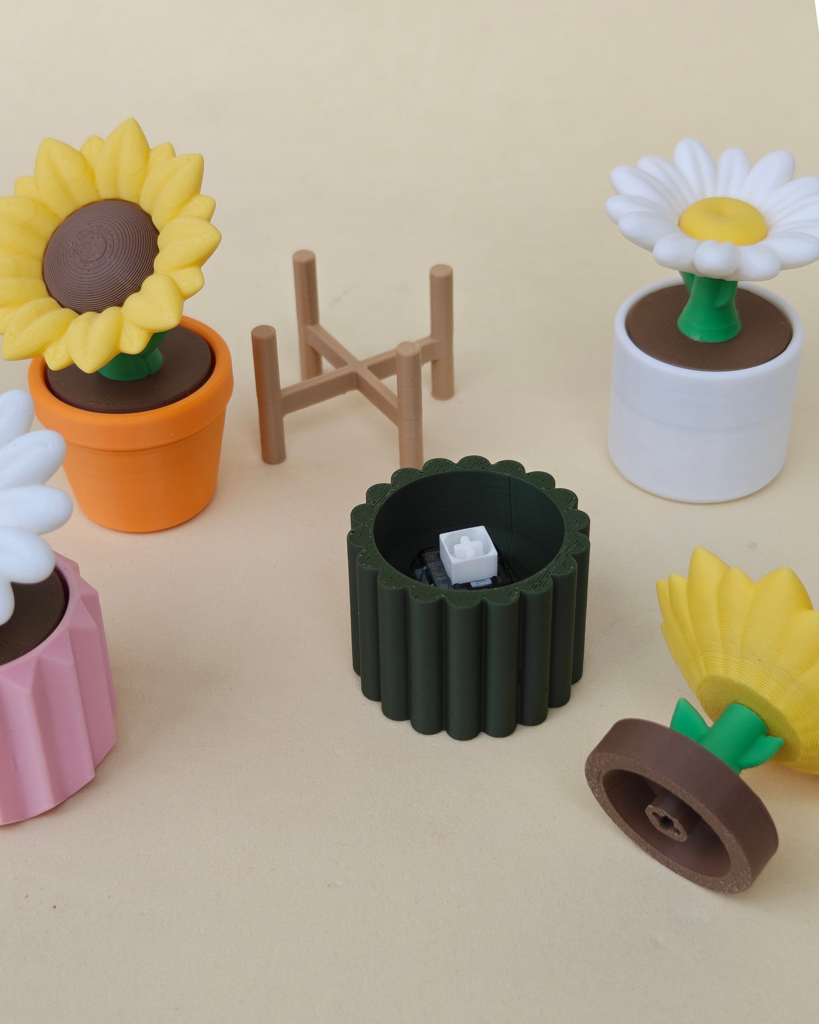 Sunflower & Daisy Flower Fidget Clicker Keychain 3d model