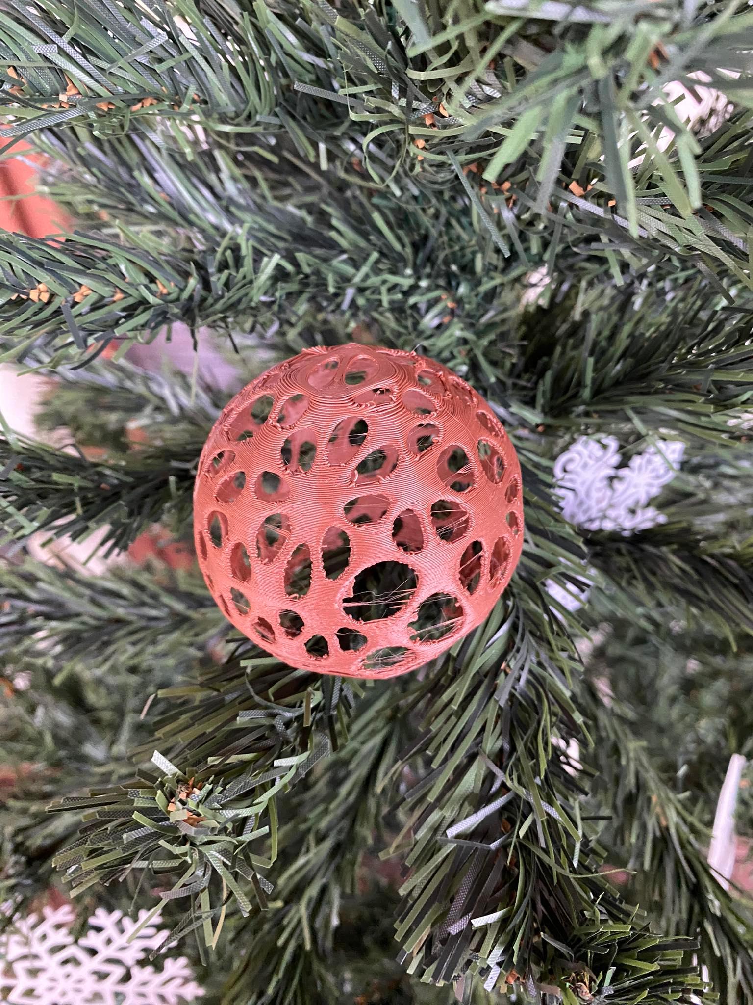 Voronoi Christmas ball Ornament 3d model