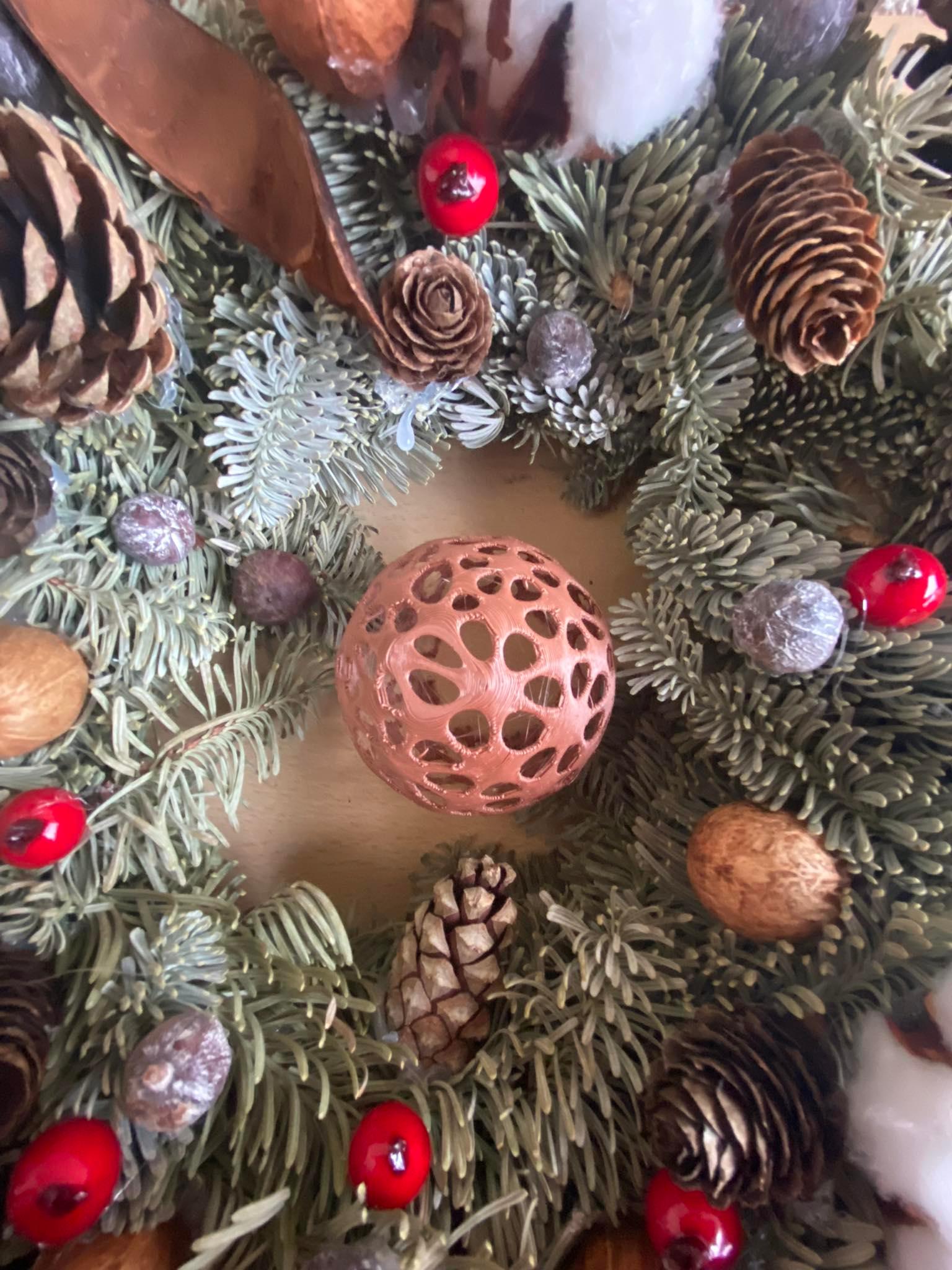 Voronoi Christmas ball Ornament 3d model