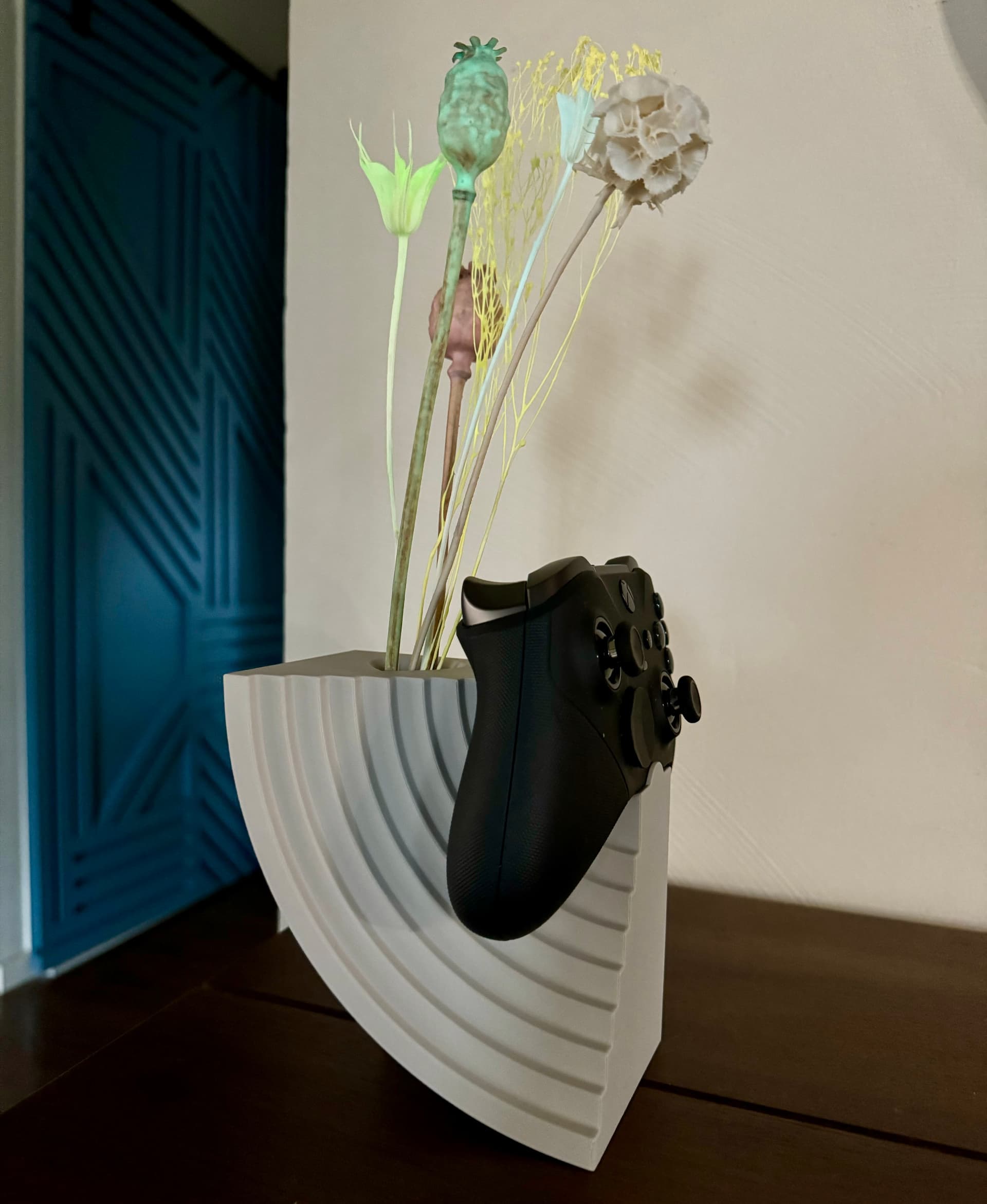 Great model and exactly the type of functional/decorative collection I've been waiting for! Can't wait to see the rest of the month.
