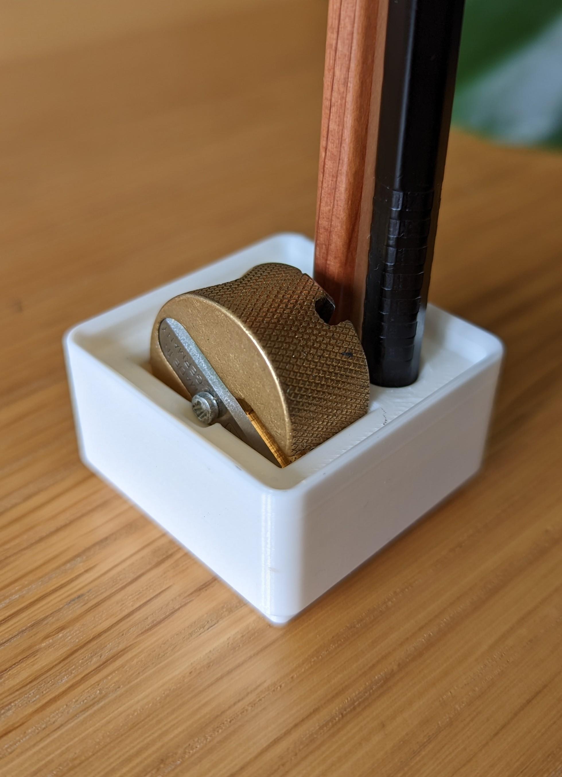 Gridfinity M+R pencil sharpener holder.stl 3d model