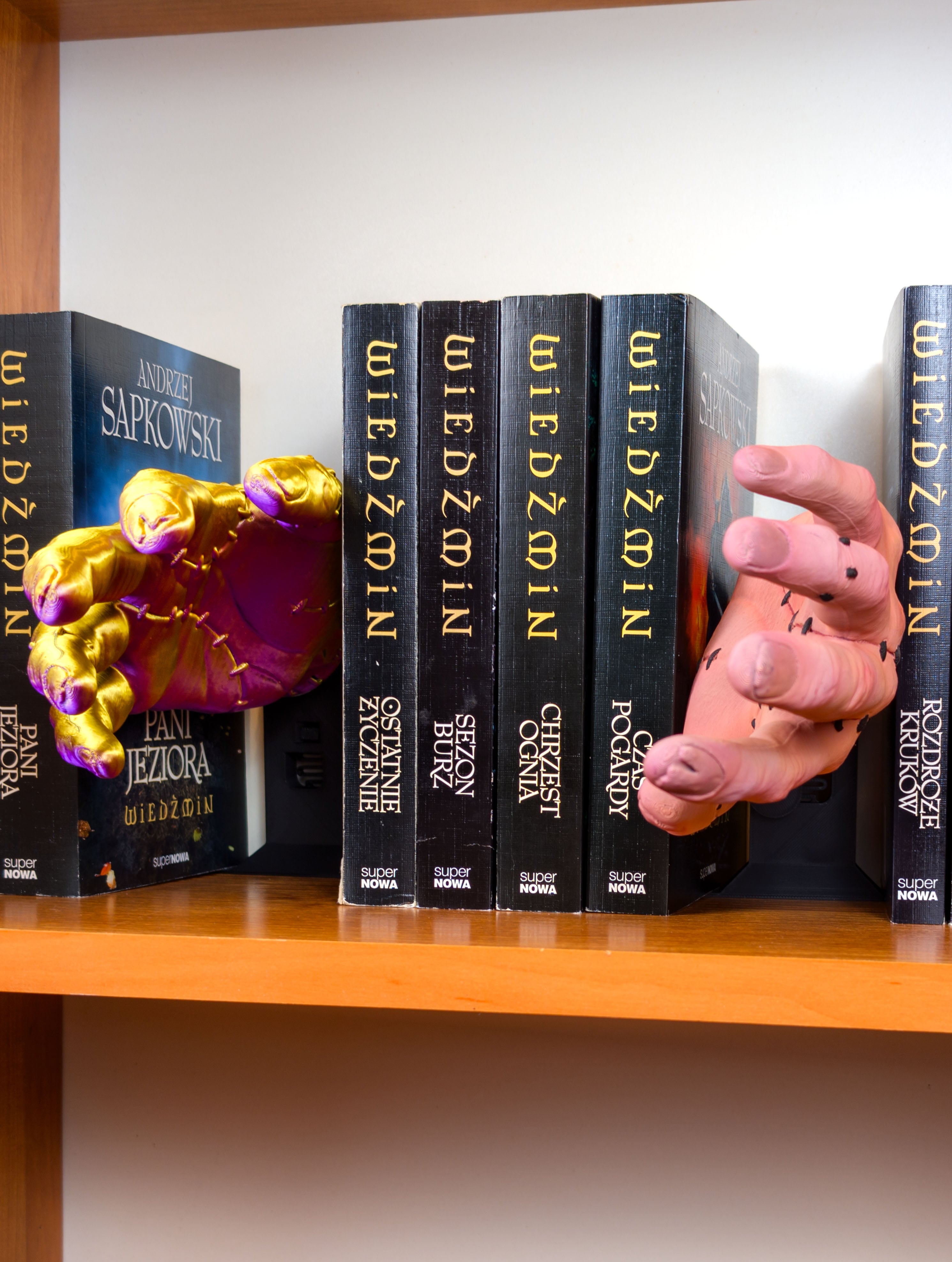 Book Hand: Halloween Adjustable Book Nook 3d model