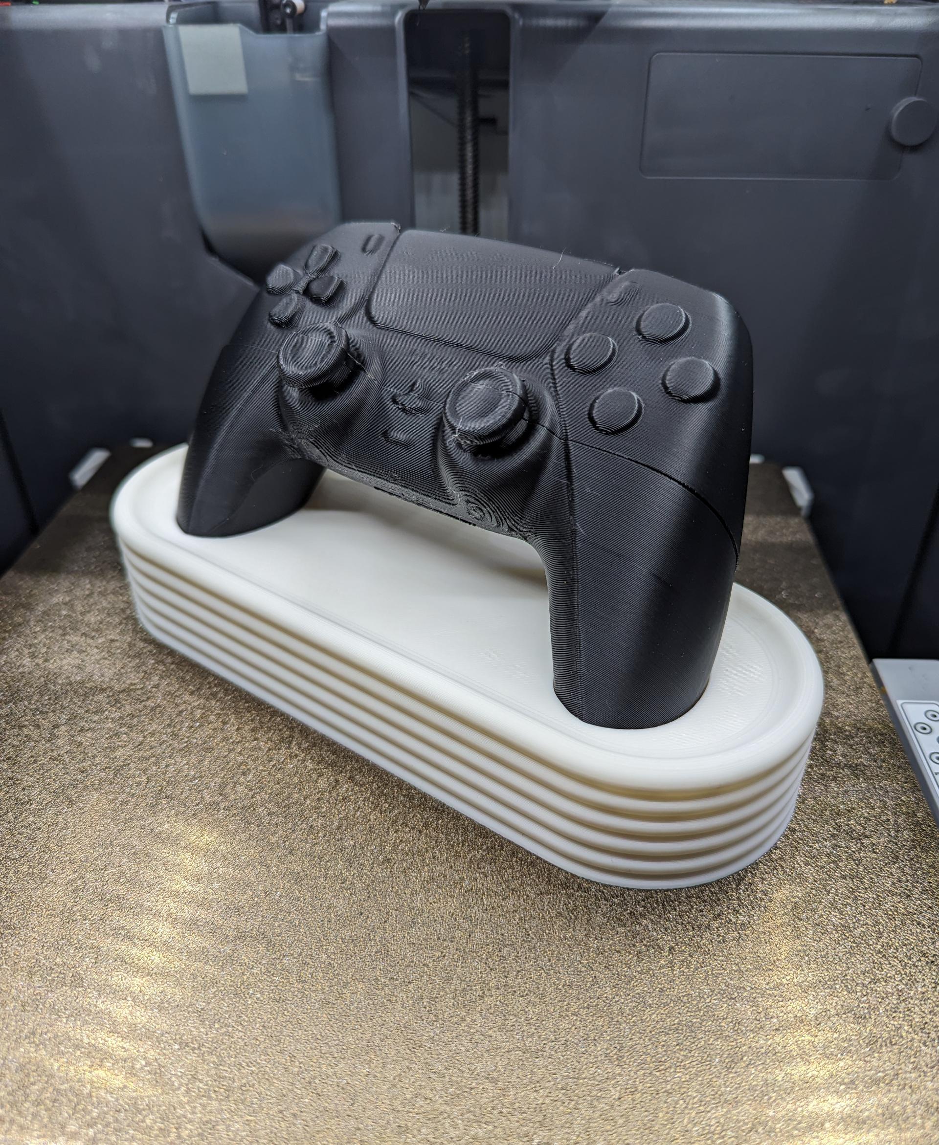 6 Ring Phantom Controller Stand | A Modern Minimalistic Gaming Stand - Printed great!  Time and material usage was spot on.

I don't own a PS5 to test with, so I had to print the controller as well! - 3d model