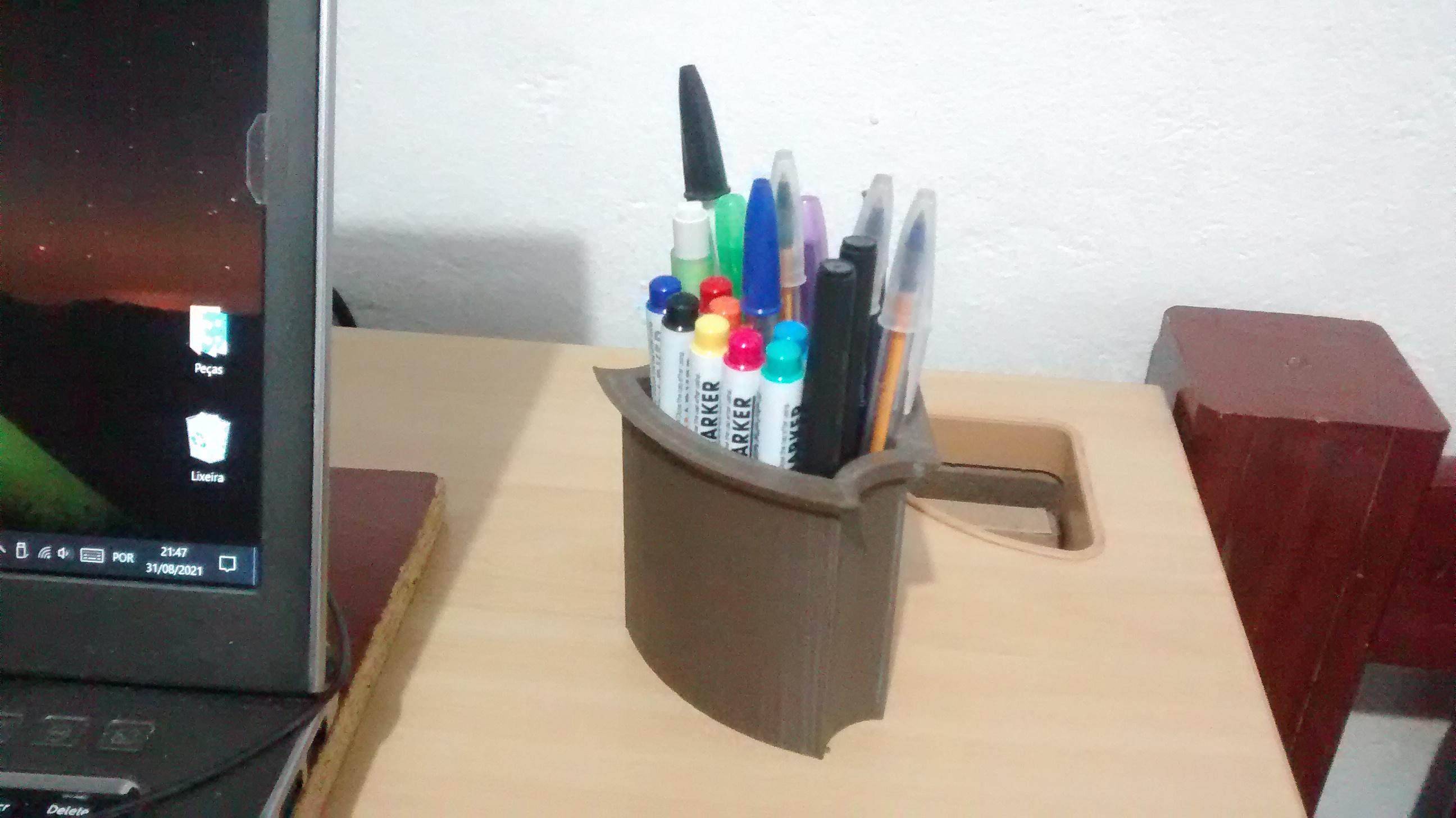 Pen holder 1.STL - Over the table - 3d model