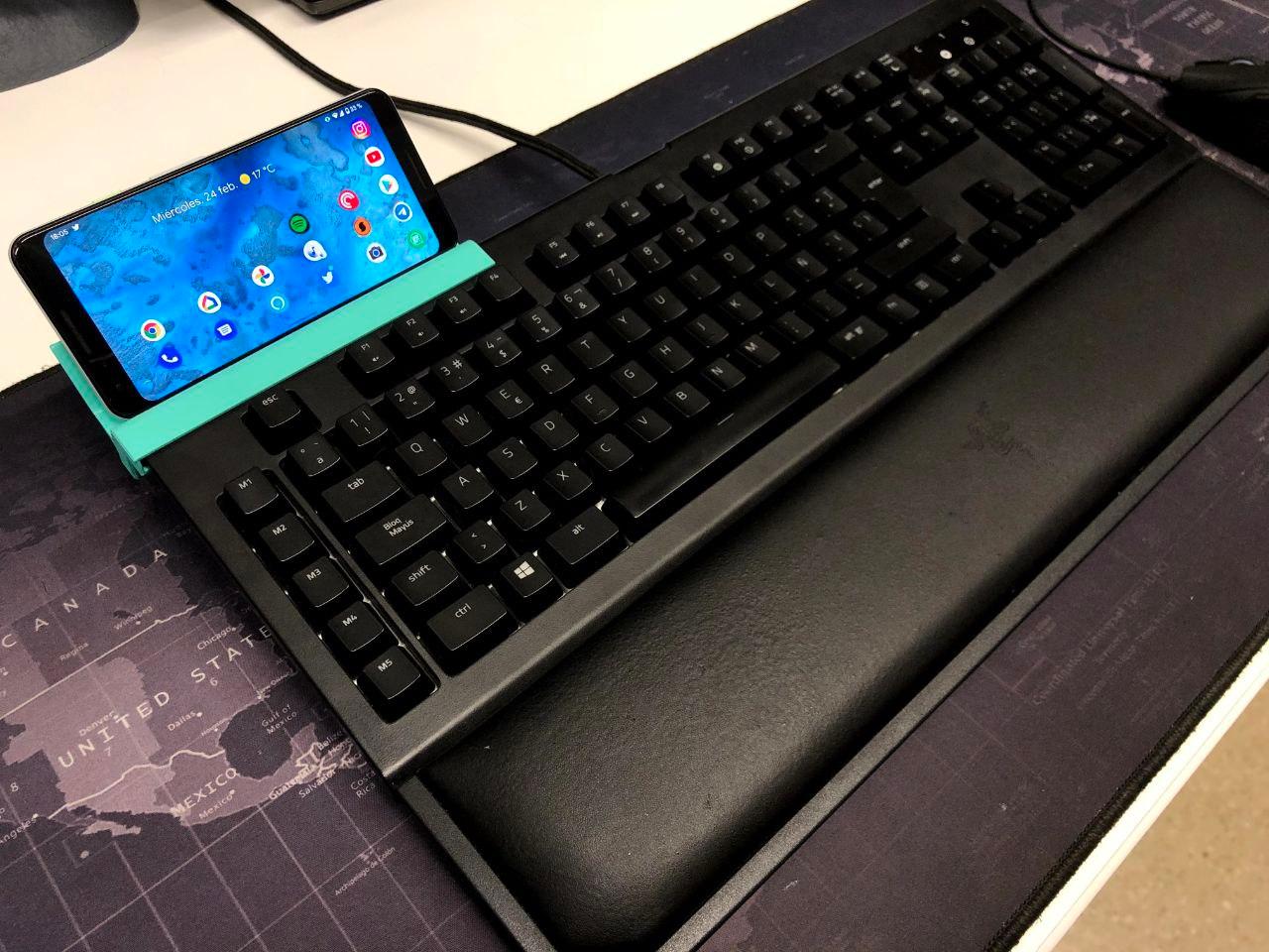 Phone holder for Razer keyboard v2 - Version 1 - 3d model