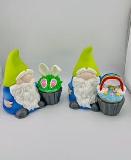 Gnome With a Cupcake Container 3d model