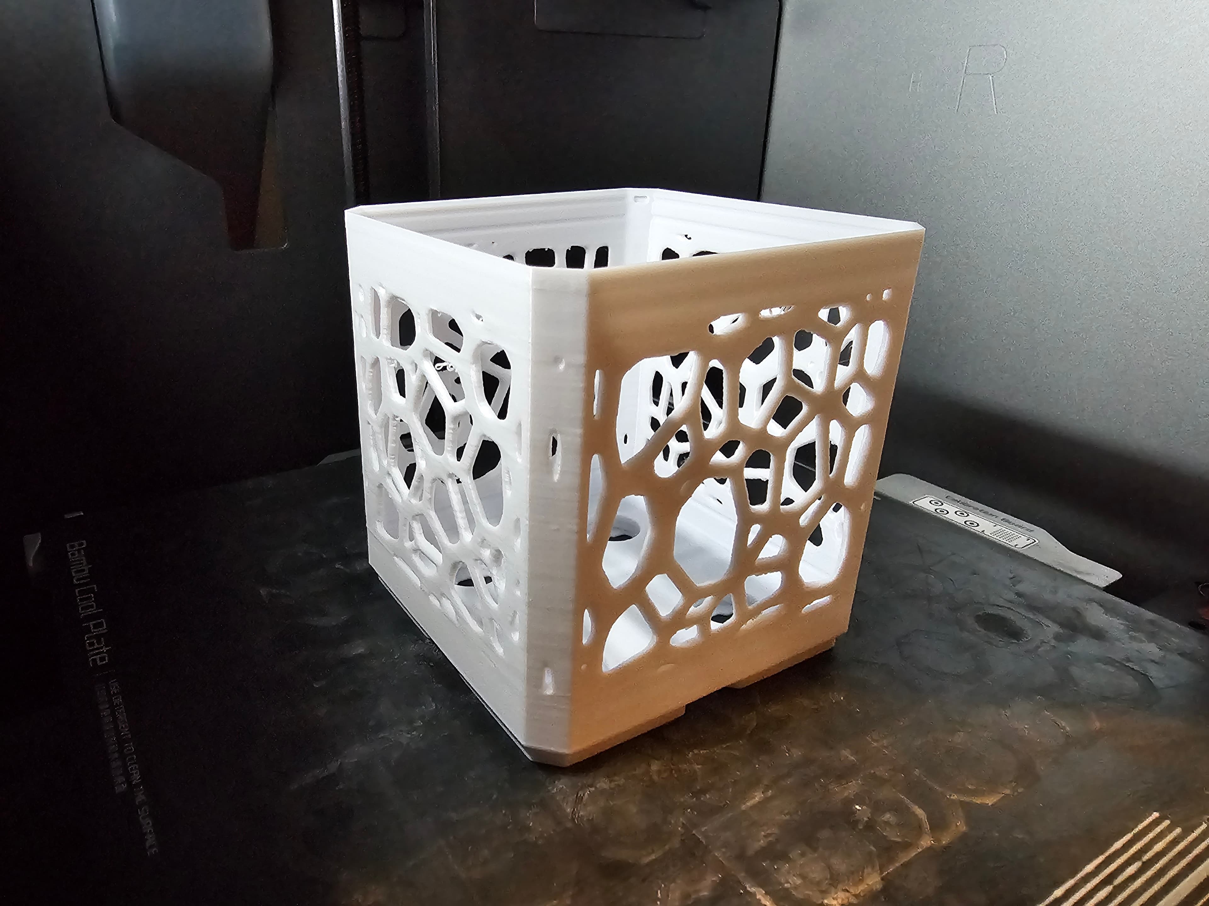 Voronoi Remix of 2x2x2, Full Lock Holes, Multigrid Bin 3d model