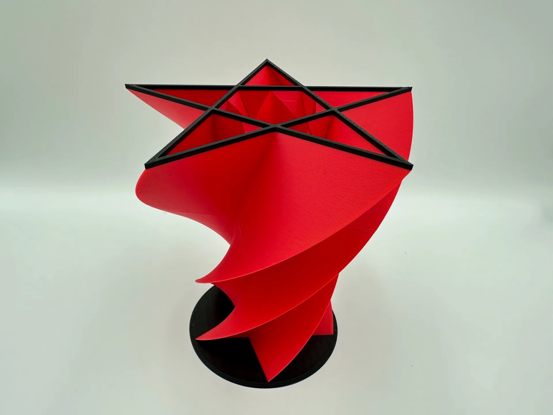 Twisted Pentagram Vase 3d model