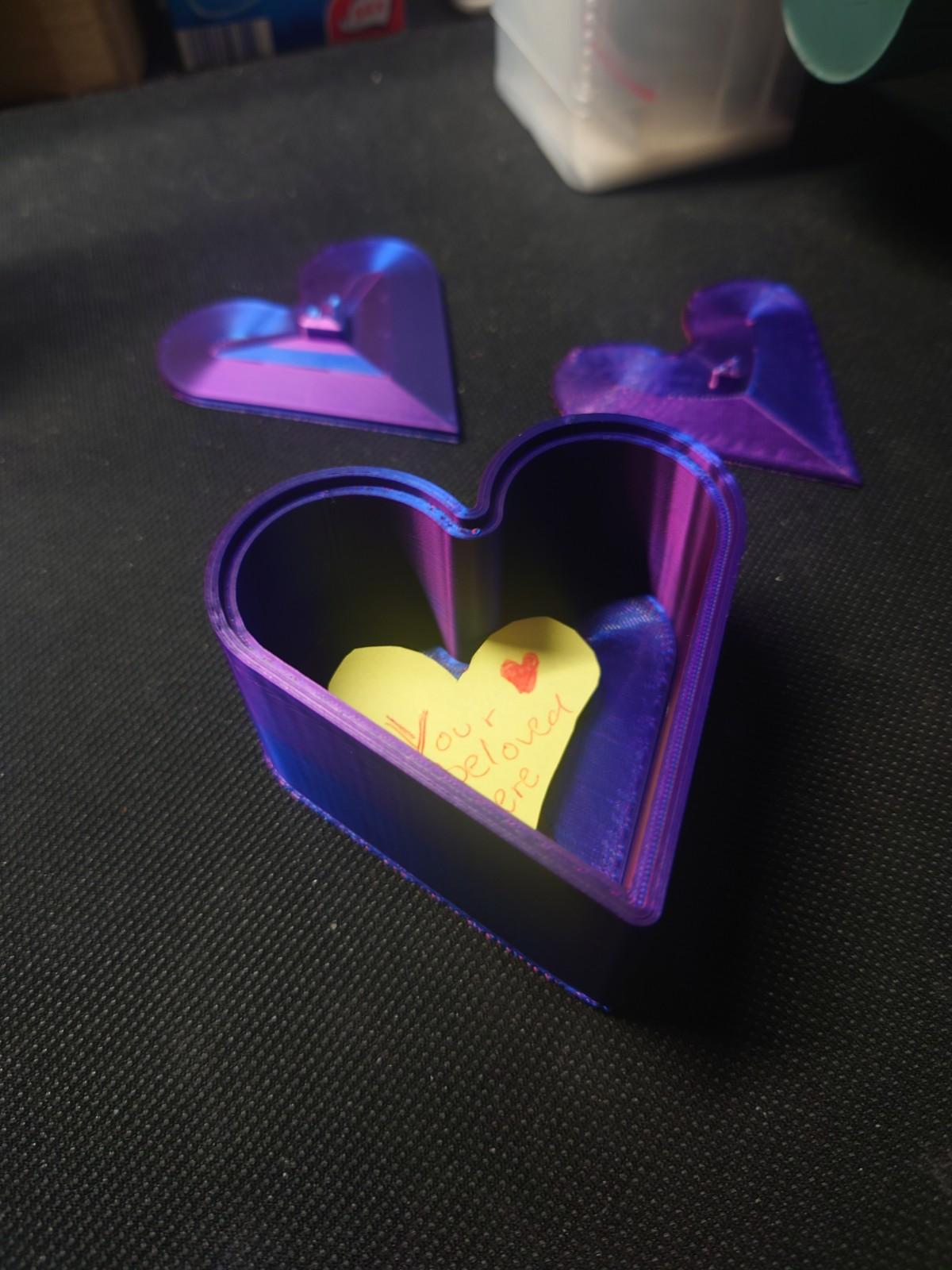 Secret PHOTO compartment Heart Box - Thangs Valentine's Day Contest 3d model