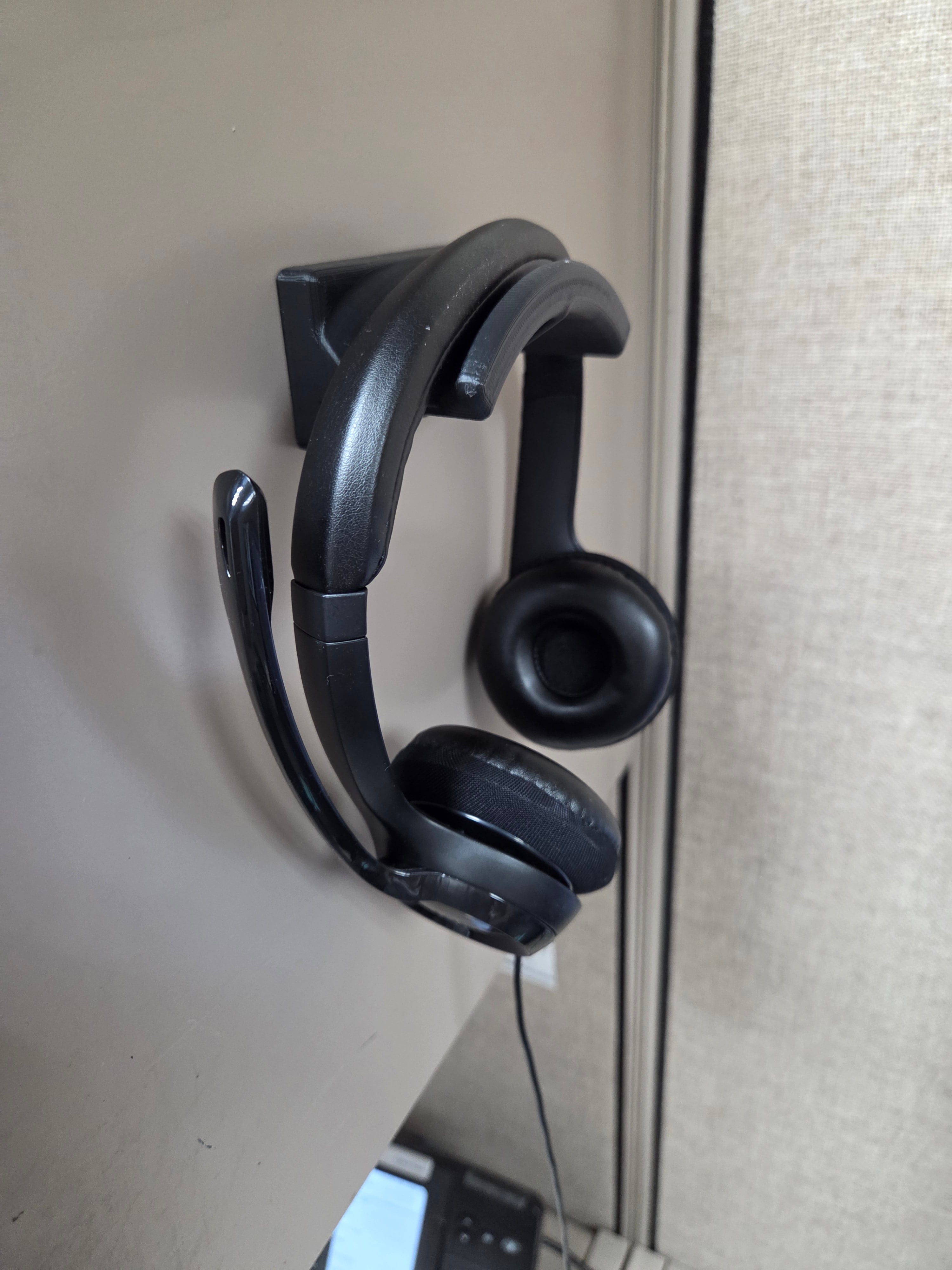 Magnetic Head Phone Holder 3d model