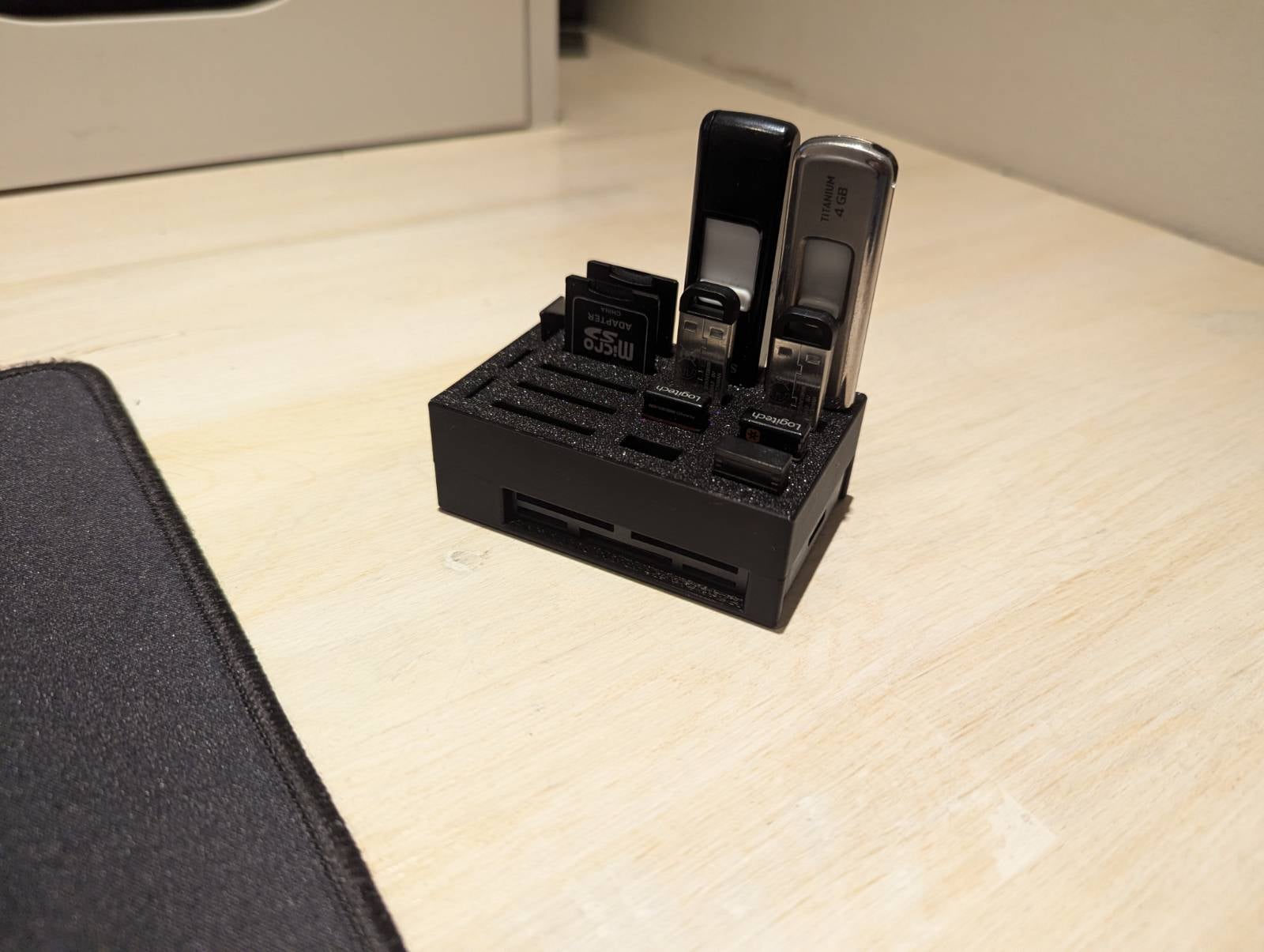Holder for USB, SD, Micro SD + Plexgear card reader 3d model