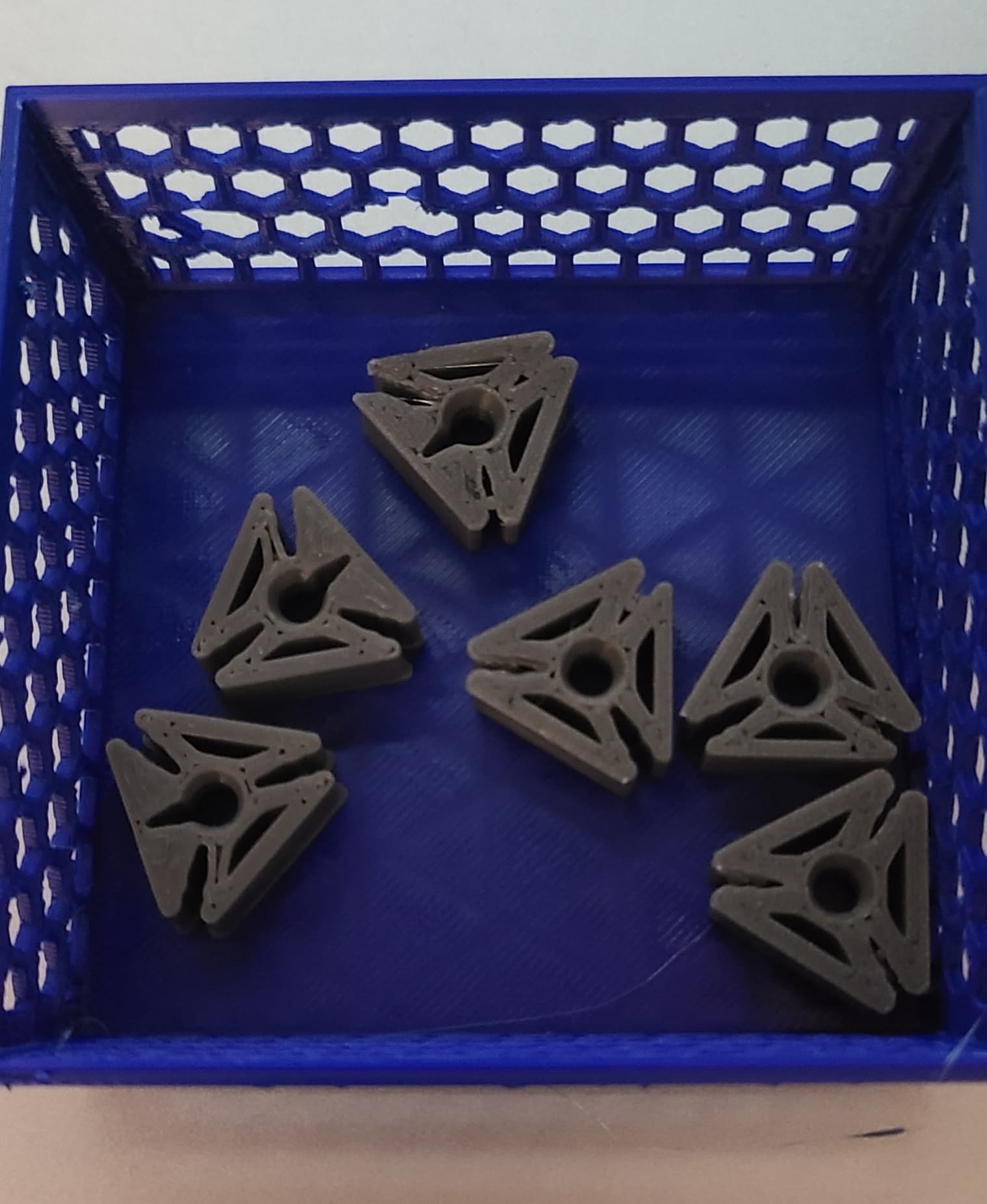 Printed with Overture Blue PETG on a Sovol SV06.
Not sure what happened on one side, there are two hex areas that didn't print correctly.
The other three side printed as expected.