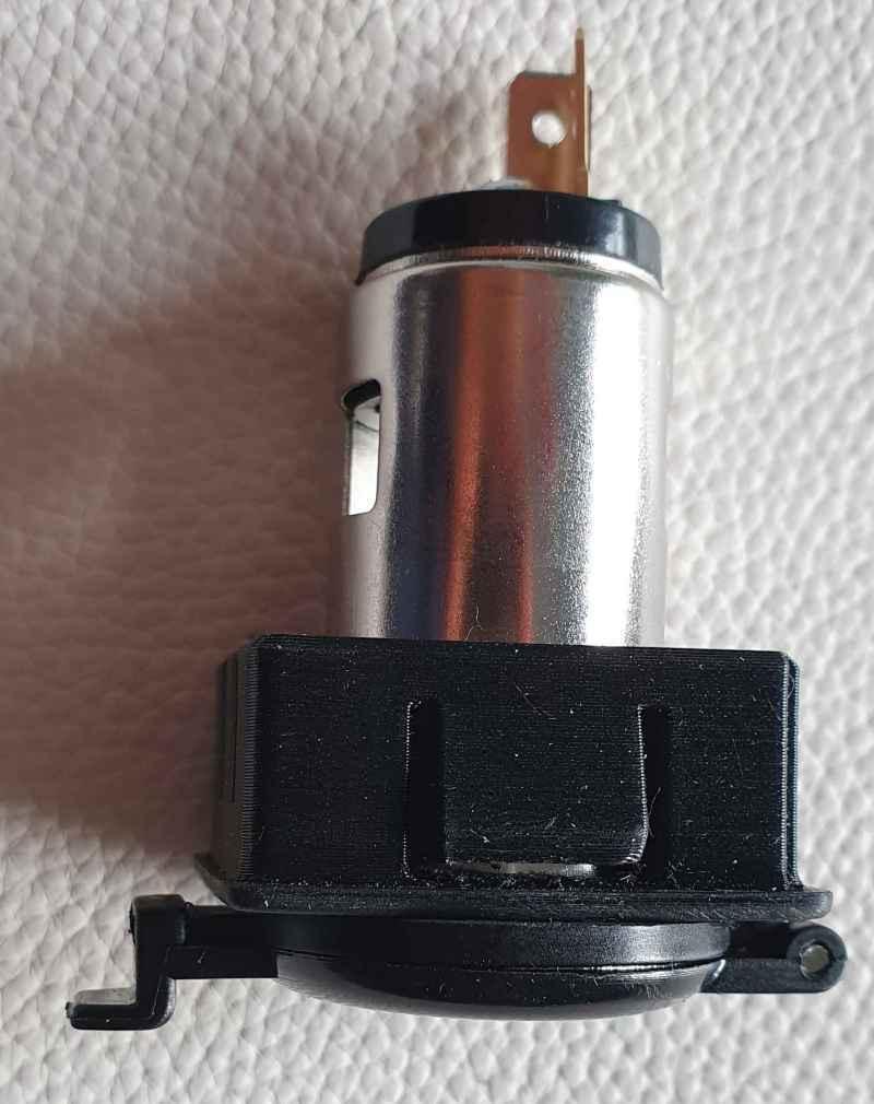 Adapter fuer Zigarettenanzuender im Schalterslot 3d model