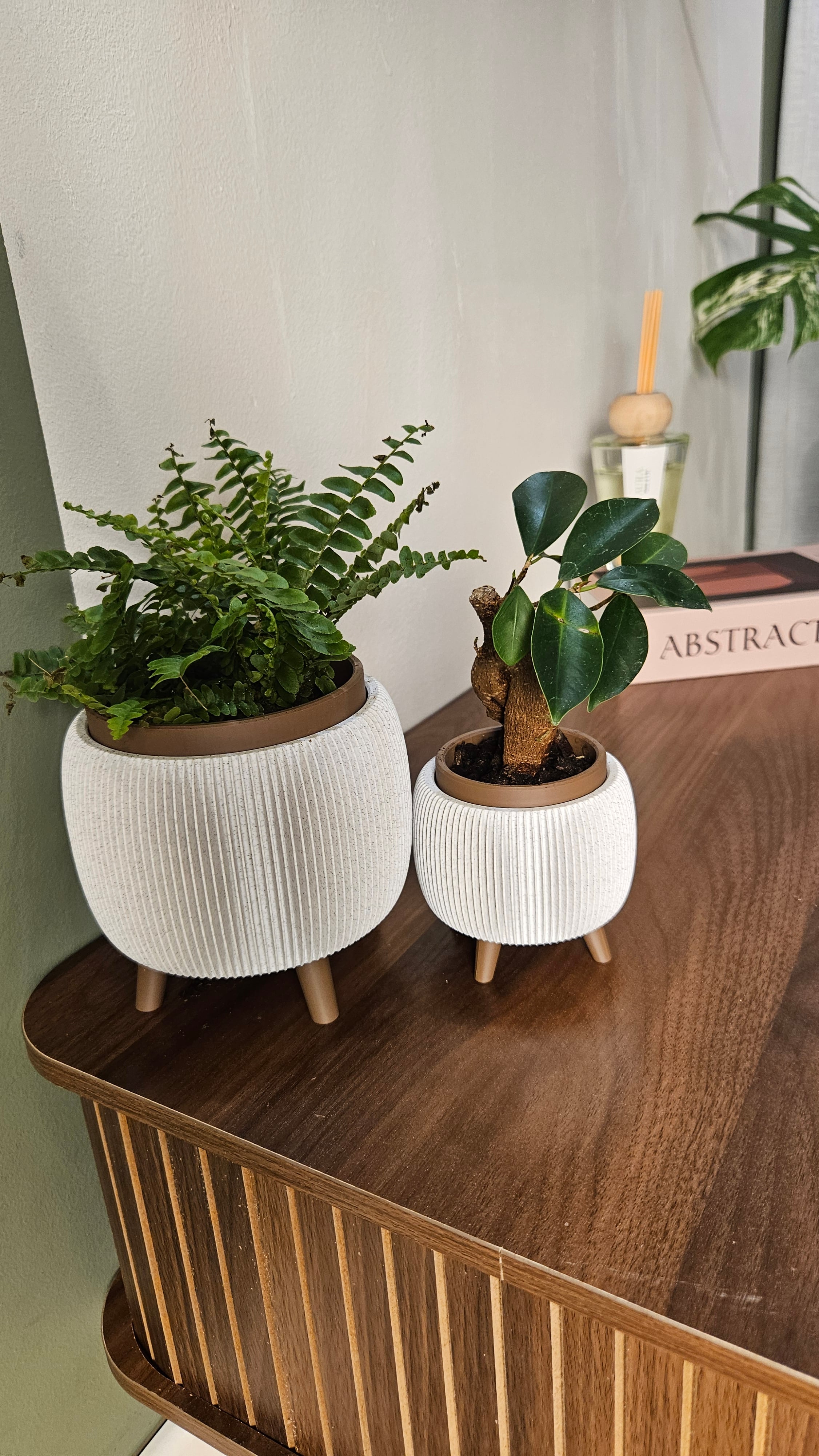 Printed now with polyterra brown to match the japandi style. other one is bambu PLA marble