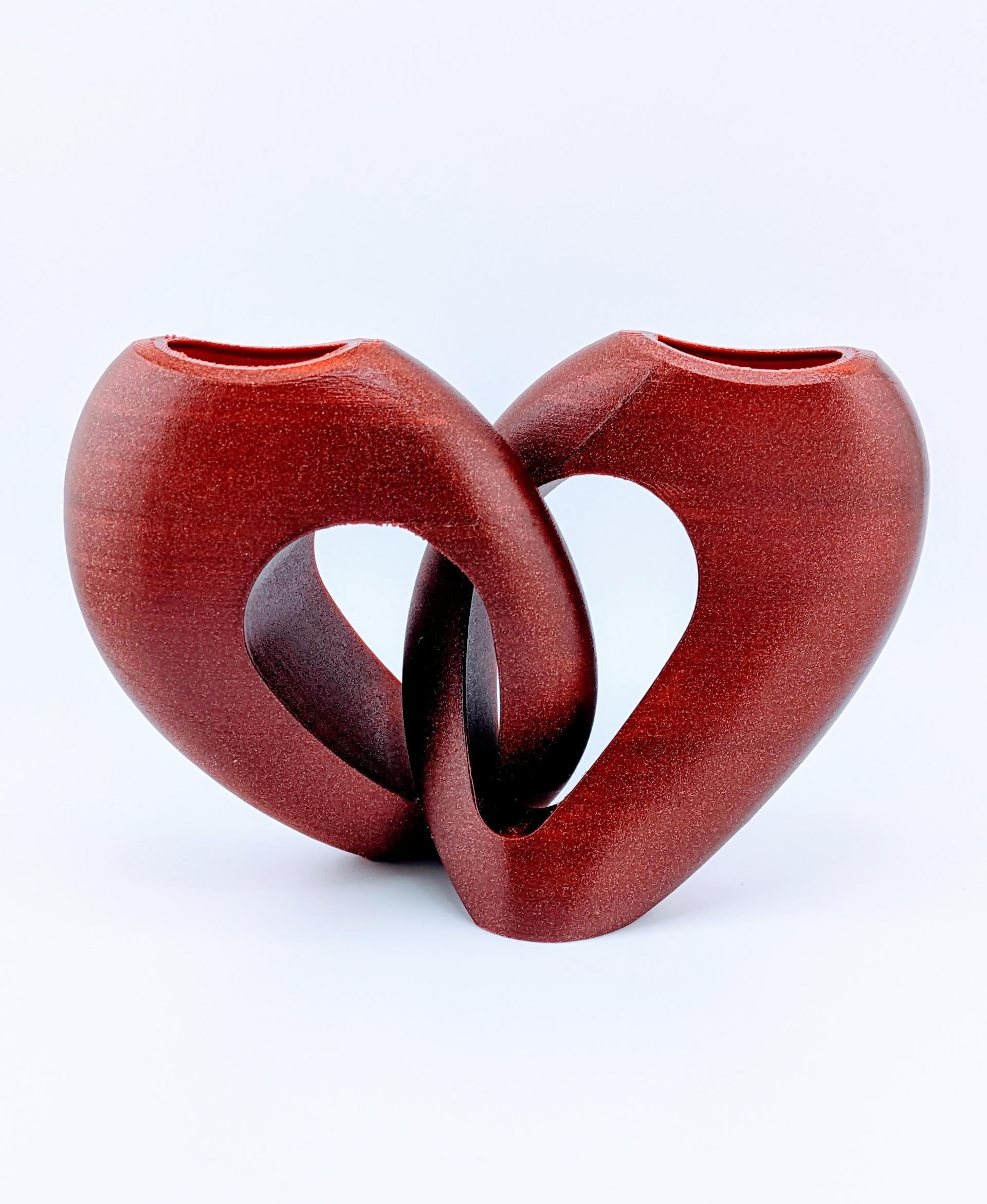 Entwined Heart Vase 3d model