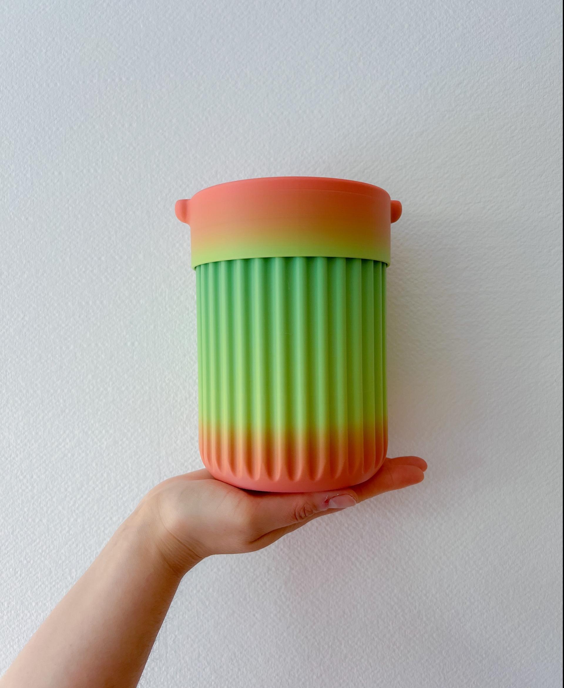 Trash can with swing lid - Small version of this cute trash can.
Isanmate rainbow filament. - 3d model