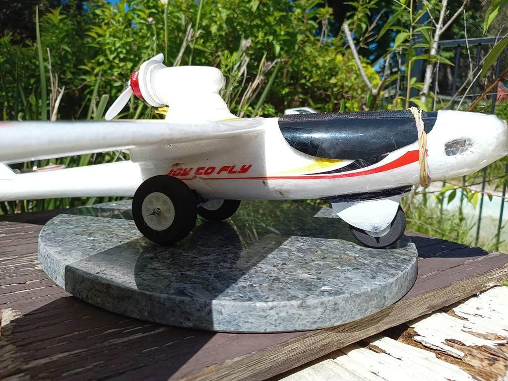 Low profile RC airplane landing gear 3d model