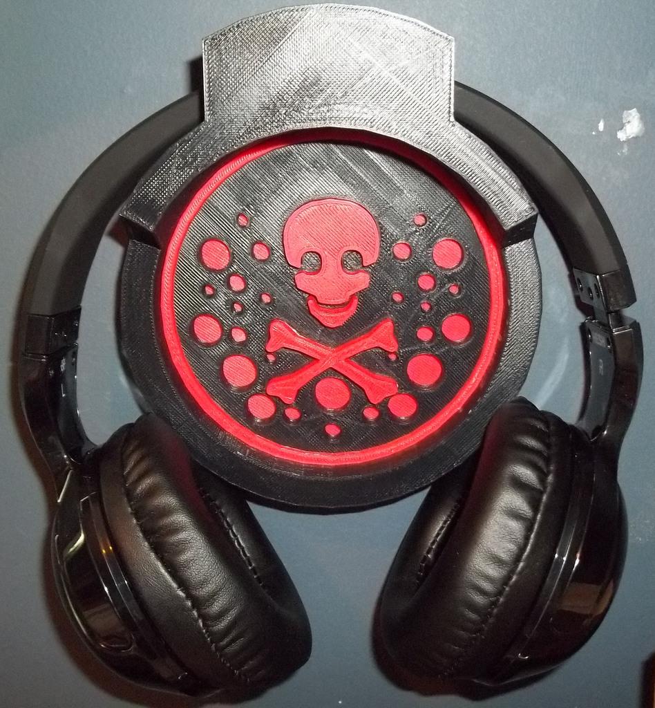 Headphone Wall Hanger w/ Skull Design 3d model