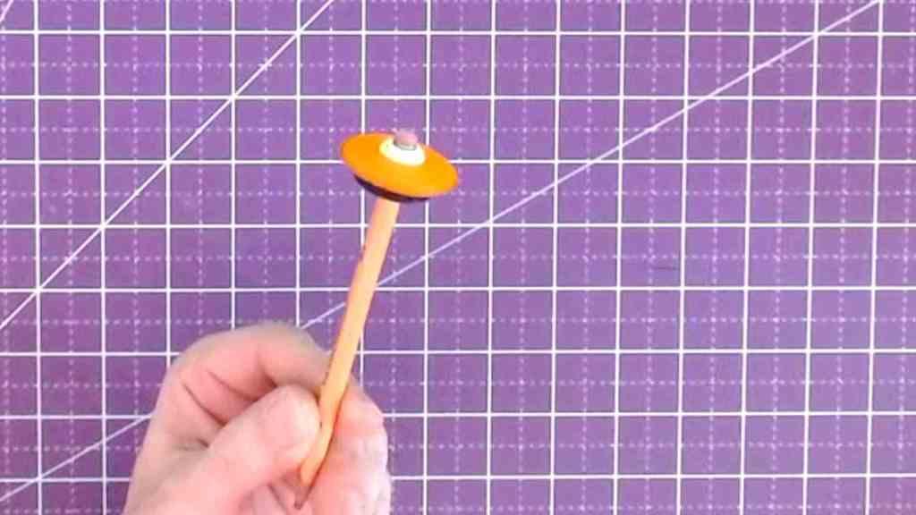 Through-hole simple UFO pencil topper 3d model