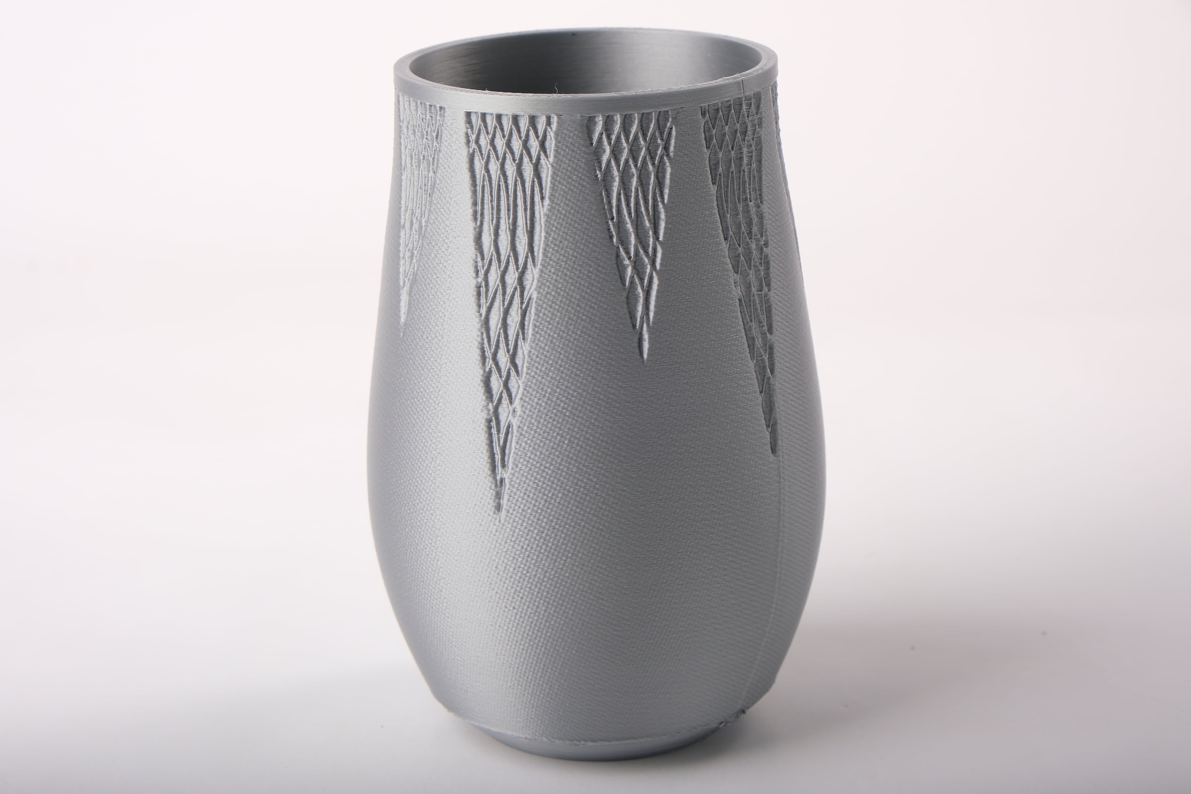 Silver Geometric Vase - Modern Textured Decor 3d model