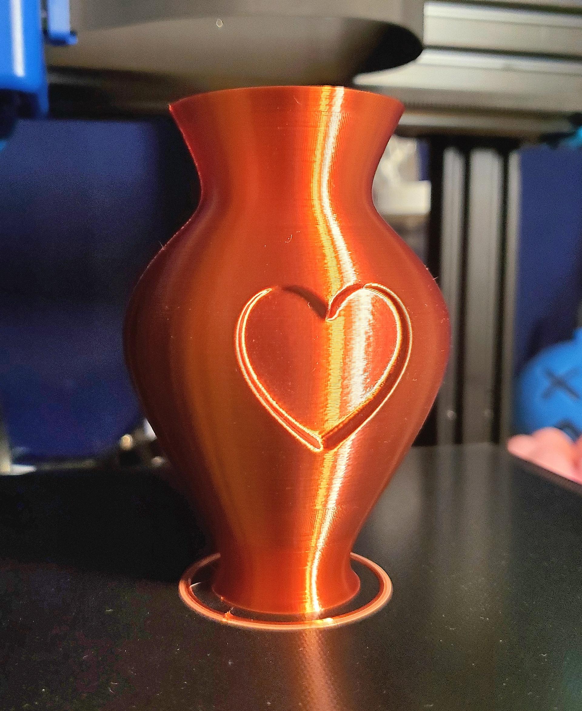 'Enduring Love' Decorative Hearts Flower Vase :: Home Decor - 'Twin Hearts' Vase in AMOLEN Bronze PLA. - 3d model