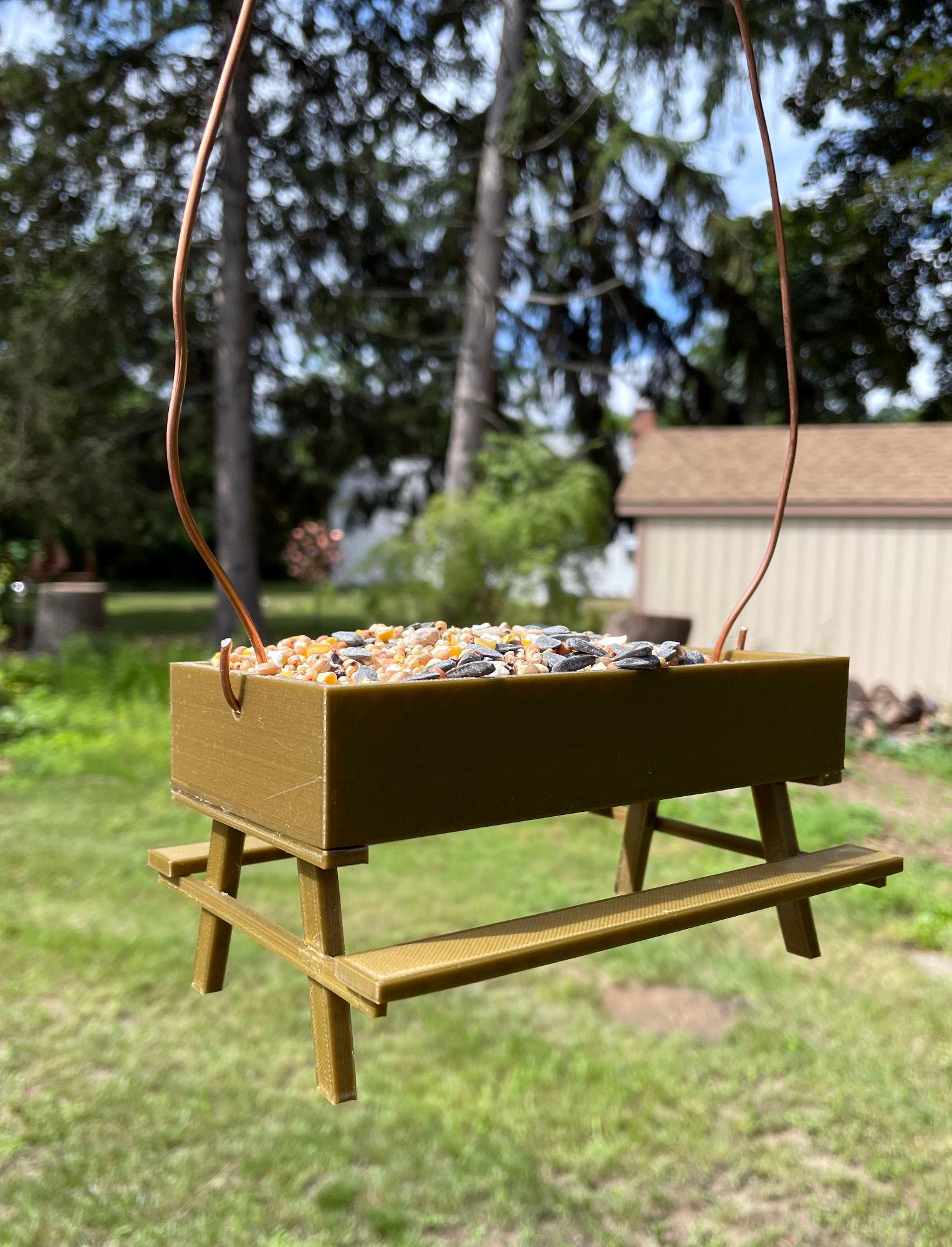 Picnic table bird feeder 3d model