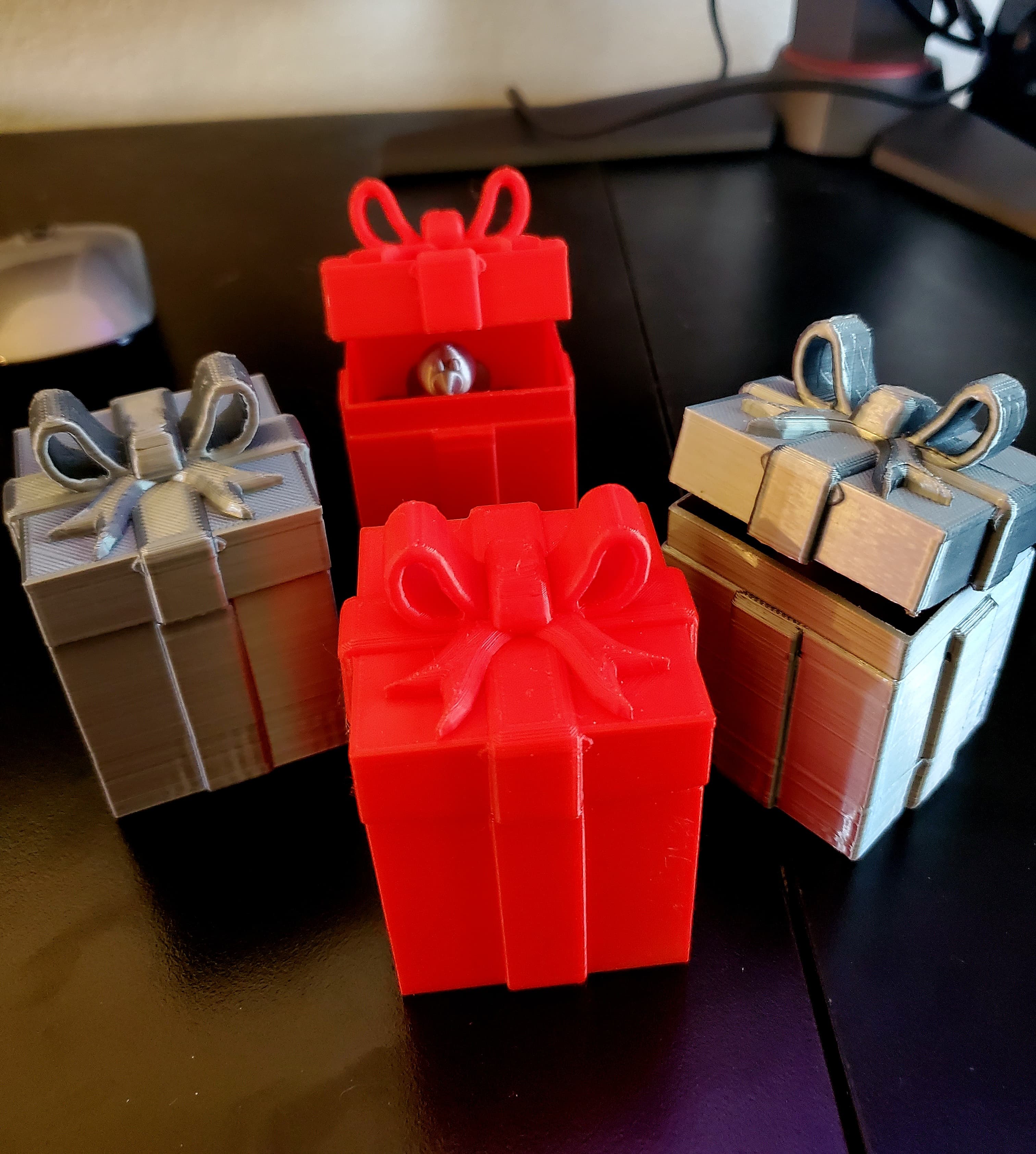 Hinged Gift Box (print in place) *print upside down for best print* 3d model