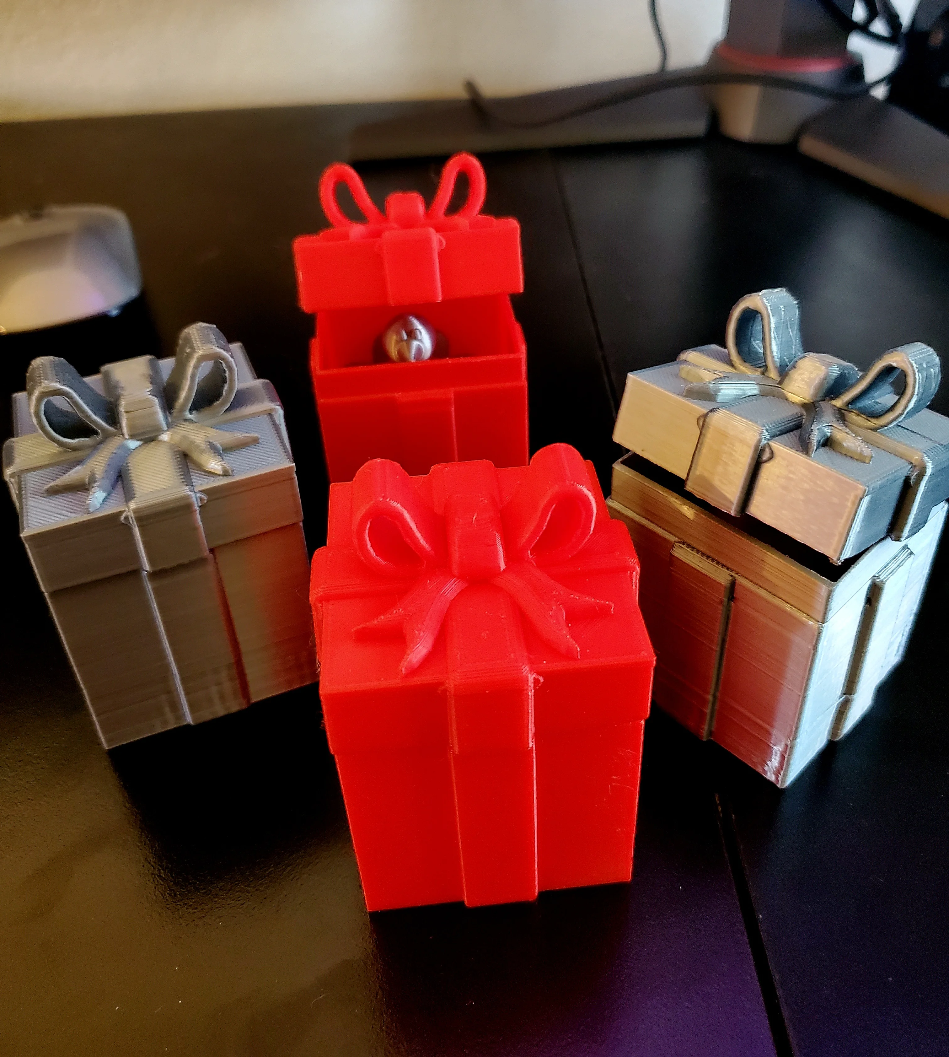 Hinged Gift Box (print in place) *print upside down for best print* 3d model