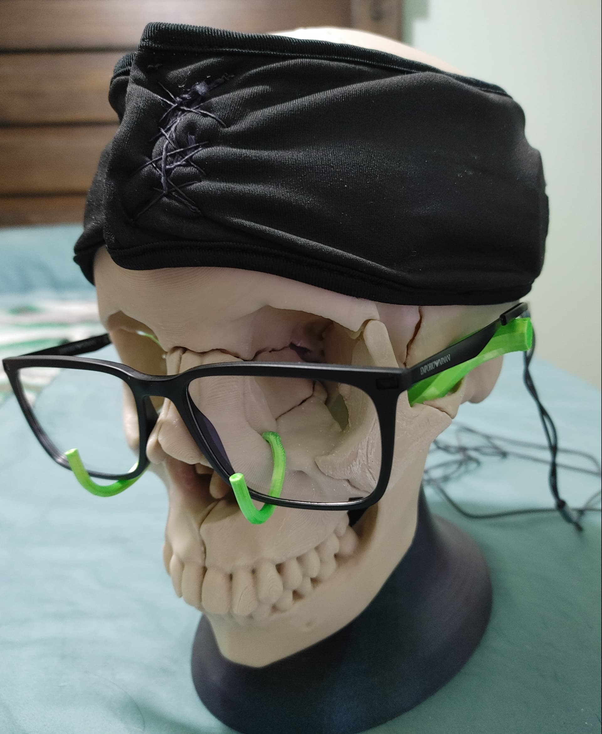 Skull was made in eSUN PLA+ Bone White at 0.2mm layer height and 15% infill. I added my own glasses holders in the lime green.
To answers the questions in my other comment:
1. YES. The magnets feel plenty strong for the headband and even for shaking the skull somewhat hard. I didn't print this solid, so it's still pretty light weight, but heavier prints would likely still hold as the recommended magnets at N52 are really strong.
2. Clearly yes as you can see in the image. The gap between the pterygoid plate and foramen magnum the stand goes through is plenty big.