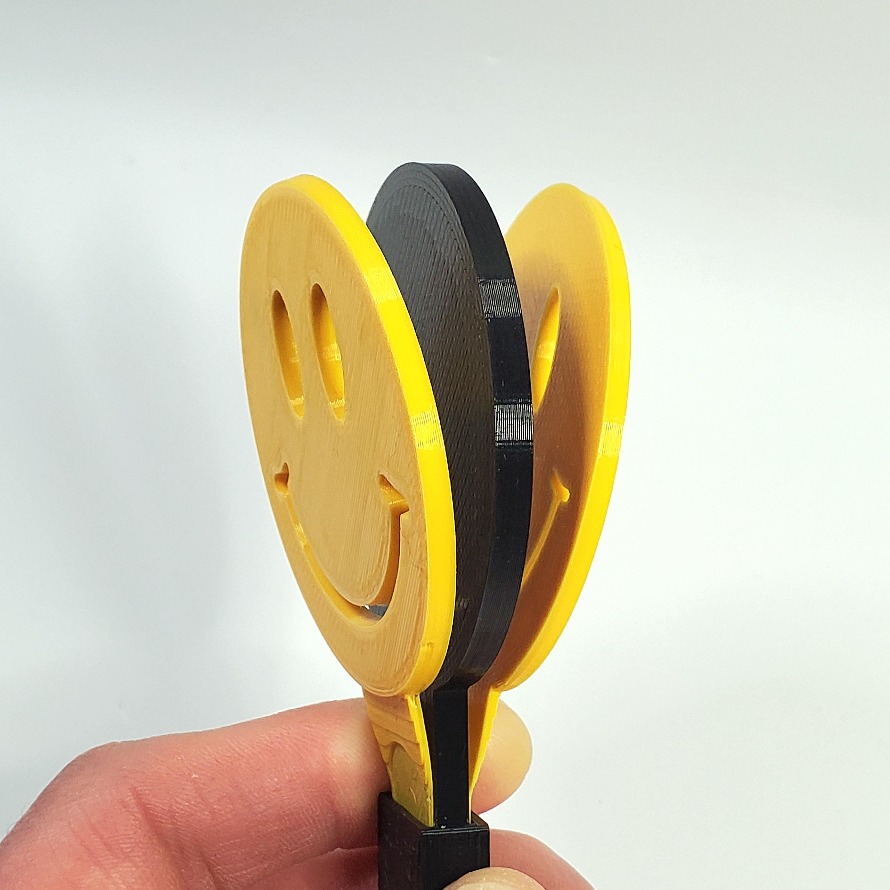 'Happy Clappy' Smiley Face Clapper Toy :: Fun Noisemaker Party Favor 3d model