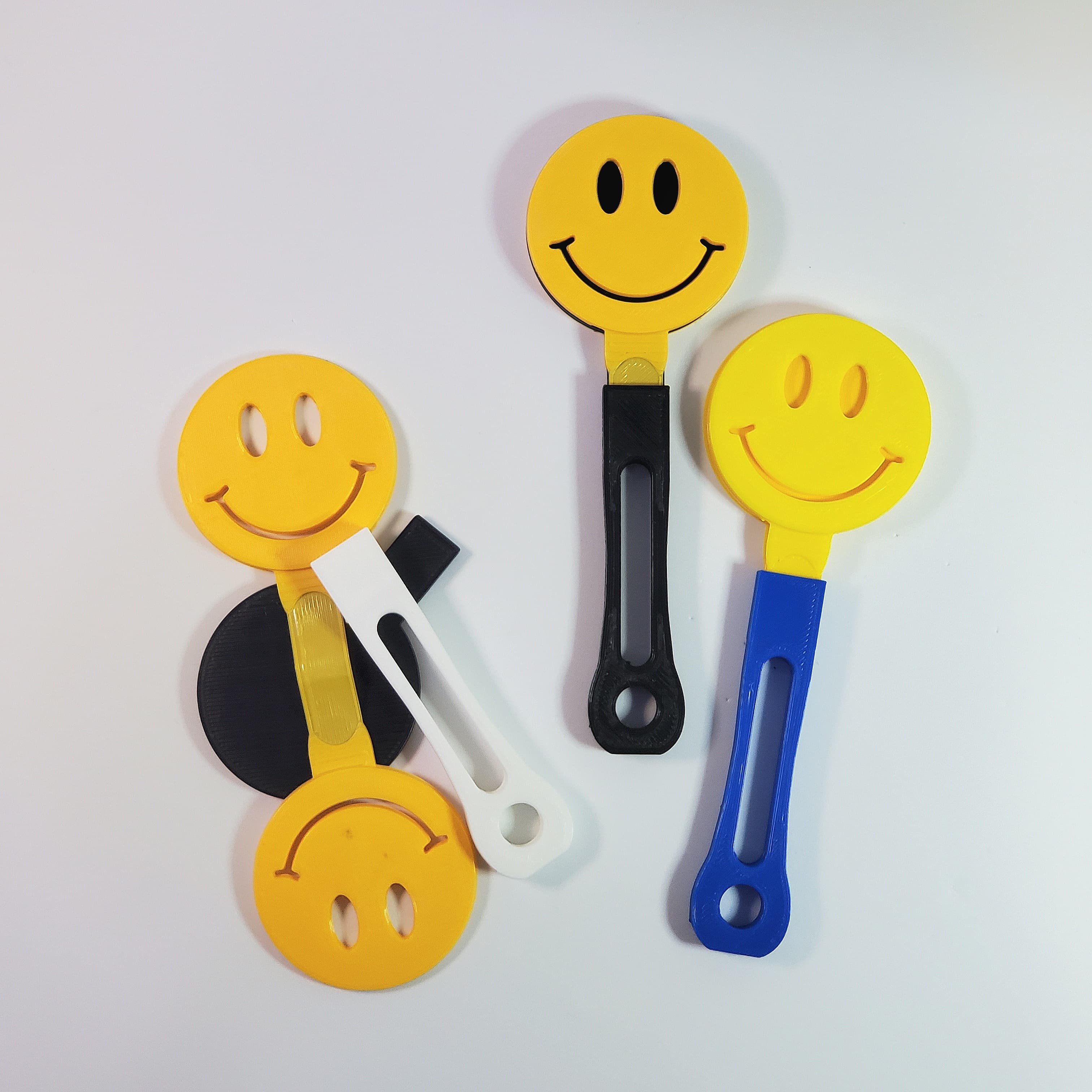 'Happy Clappy' Smiley Face Clapper Toy :: Fun Noisemaker Party Favor 3d model