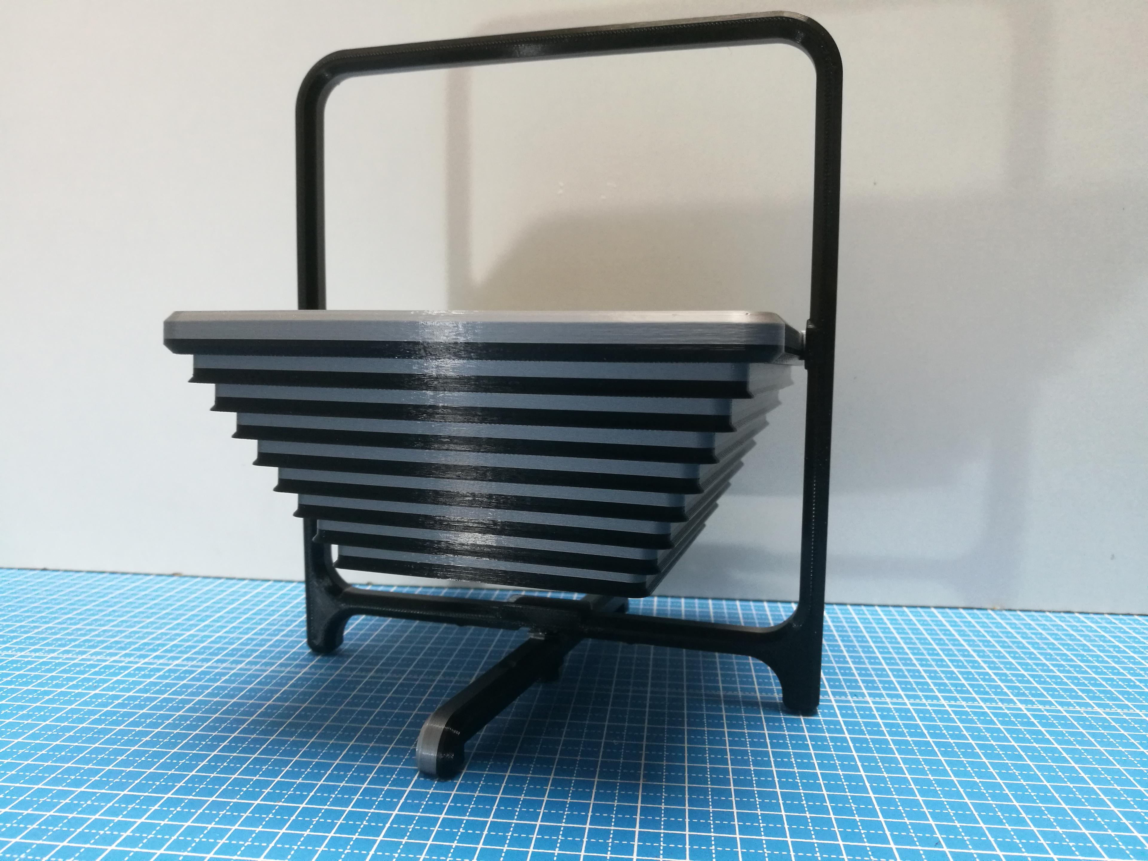 Collapsible Basket  - Printed with gray and black PLA.
Short video: https://youtu.be/xdH39JFC1ws - 3d model