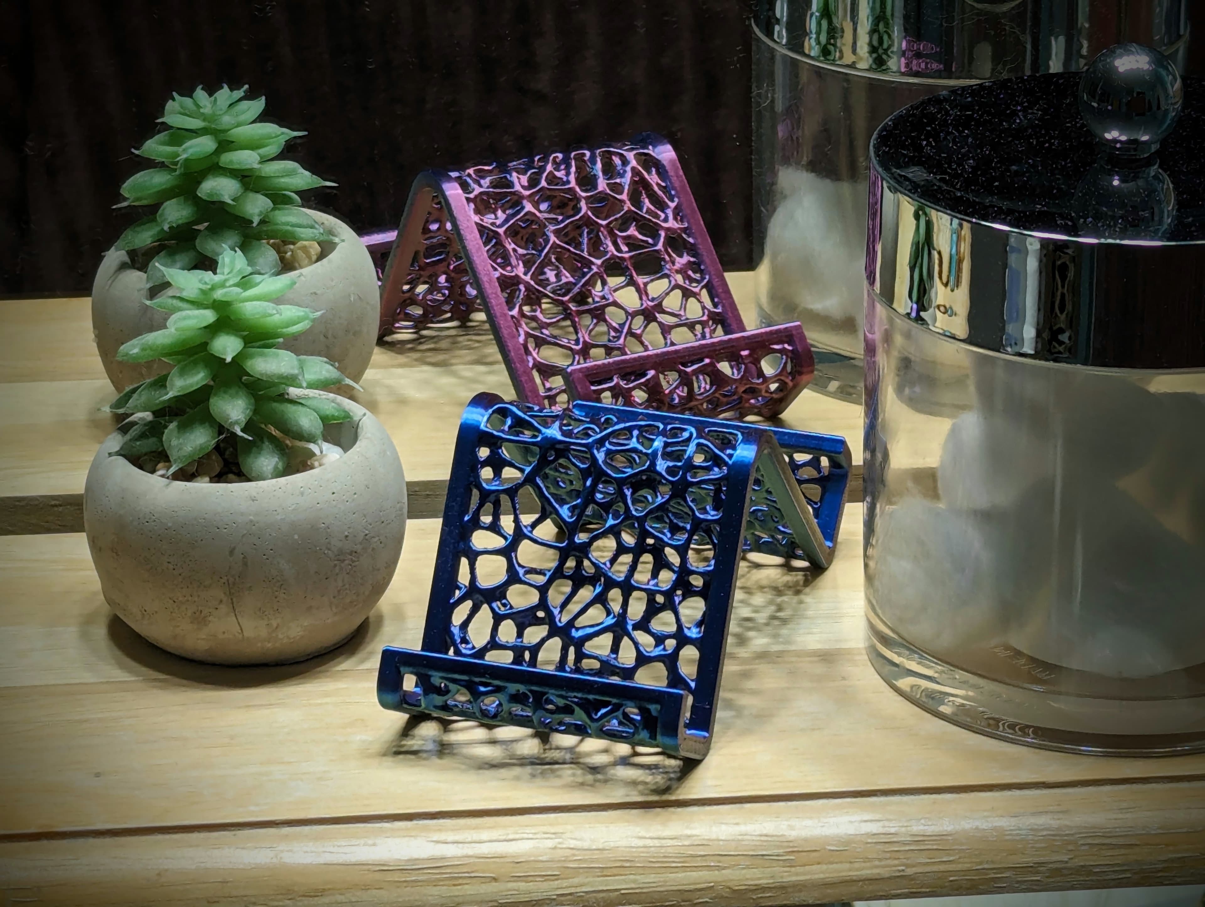 Simple Voronoi Phone Stand 3d model