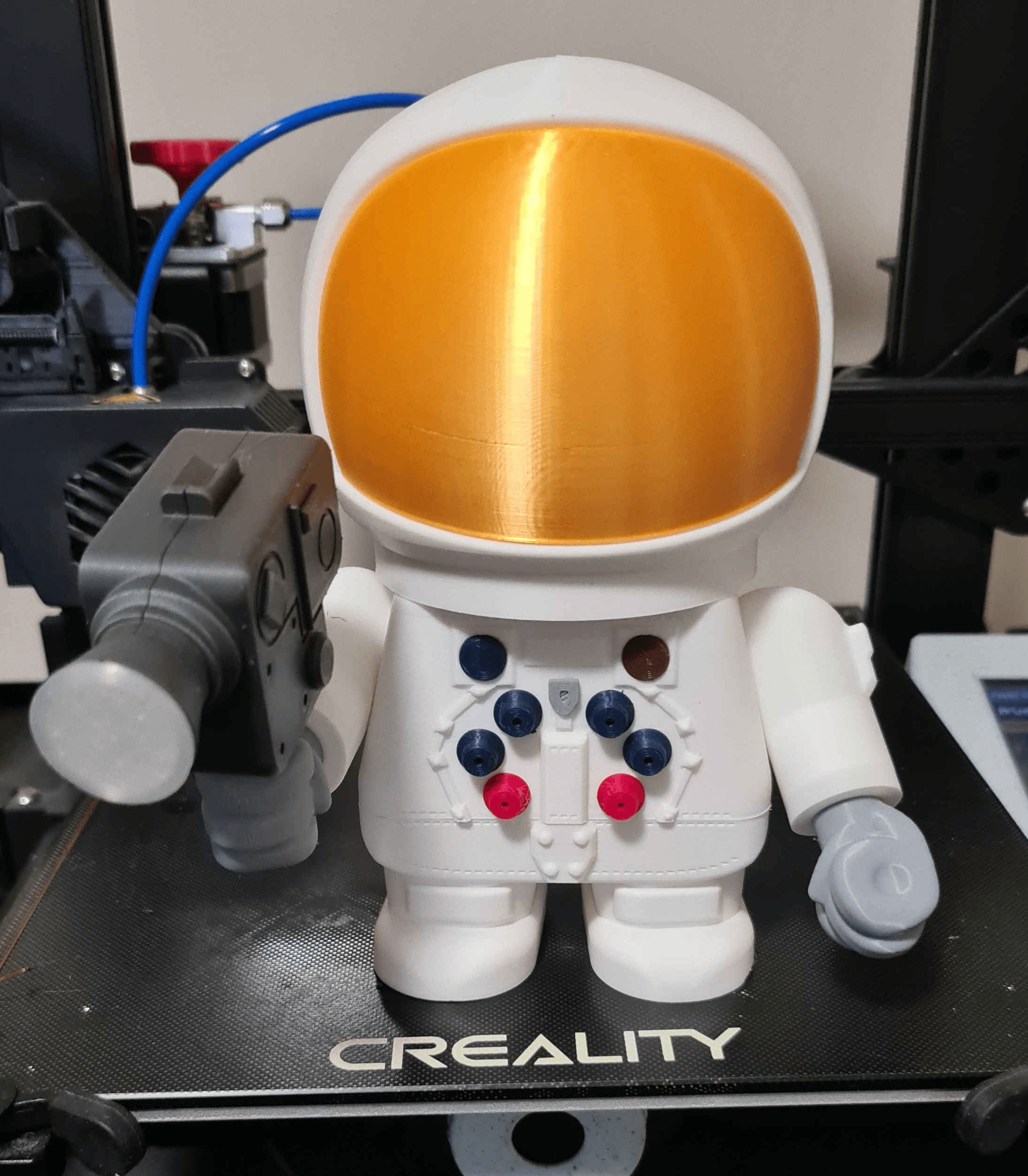 Printed in Polymaker Polylite PLA White and Brown, Polyterra Ash Grey, Overture Matt PLA Navy and PLA Grey, CC DIY Materials PLA+ Red and Transparent PLA, with the visor being printed in 3DFILLIES Silk Gold PLA. I used Transparent PLA to give the impression of a camera lens