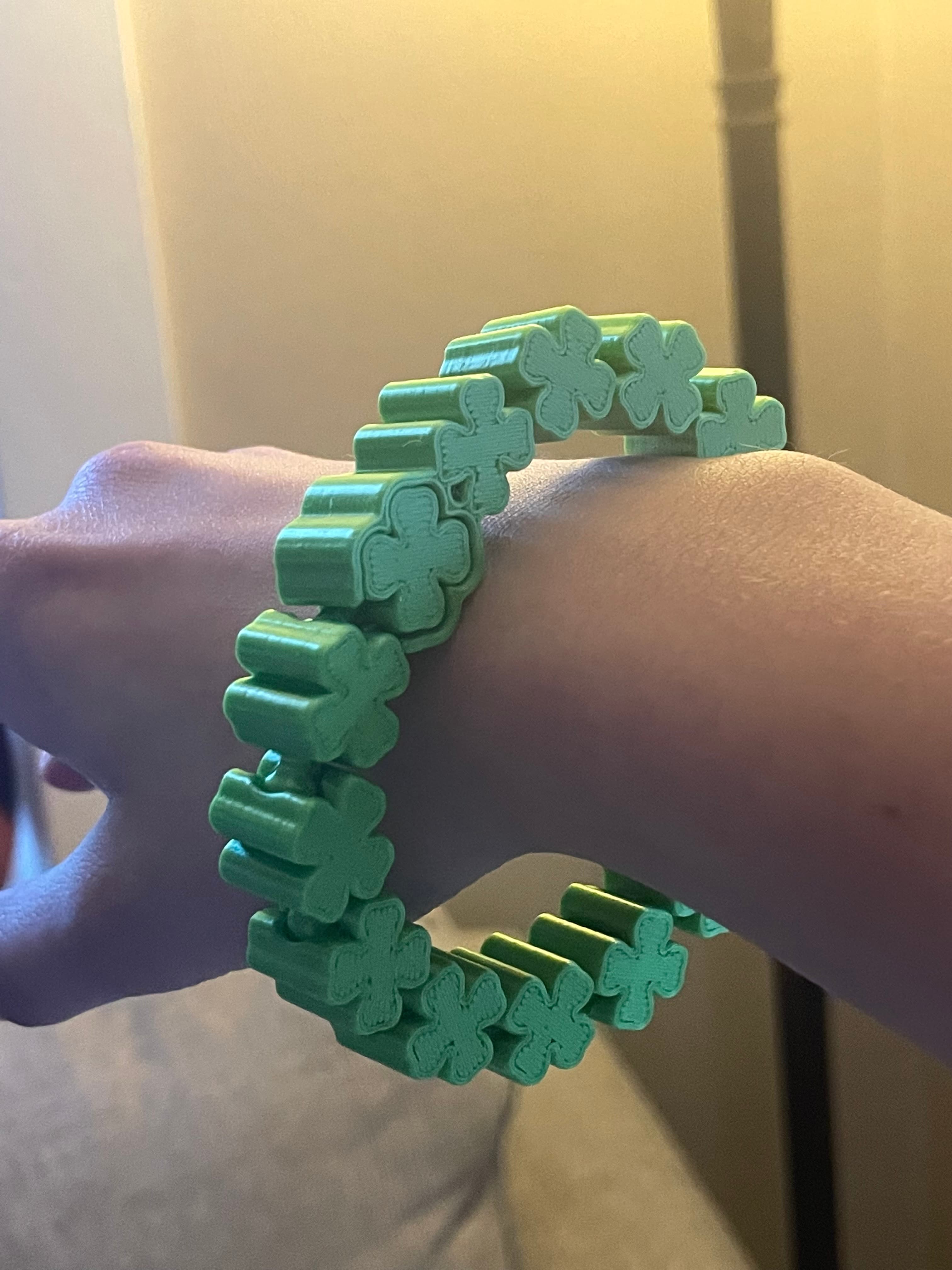 Four Leaf Clover Fidget Bracelet #StPatricksRemix 3d model