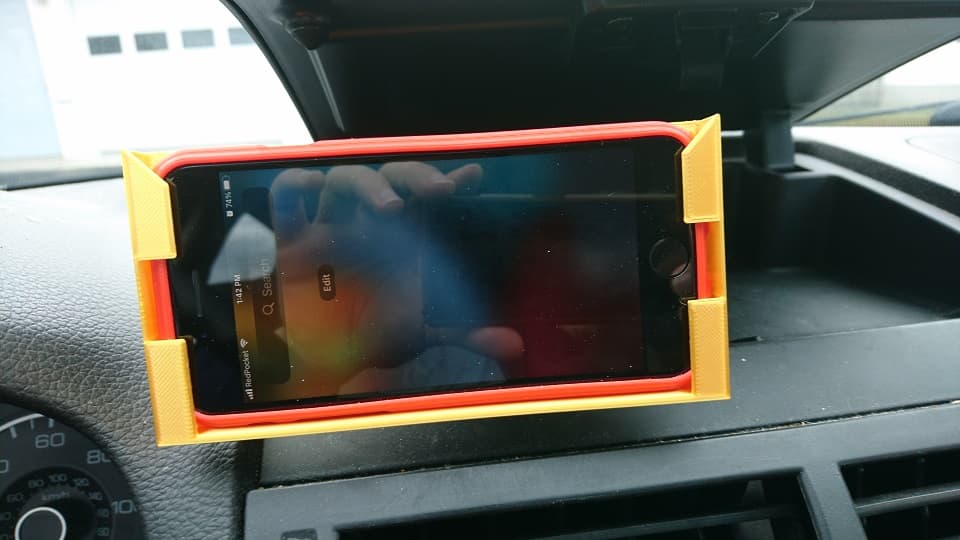 iPhone SE Holder for Magnetic Car Mounts 3d model