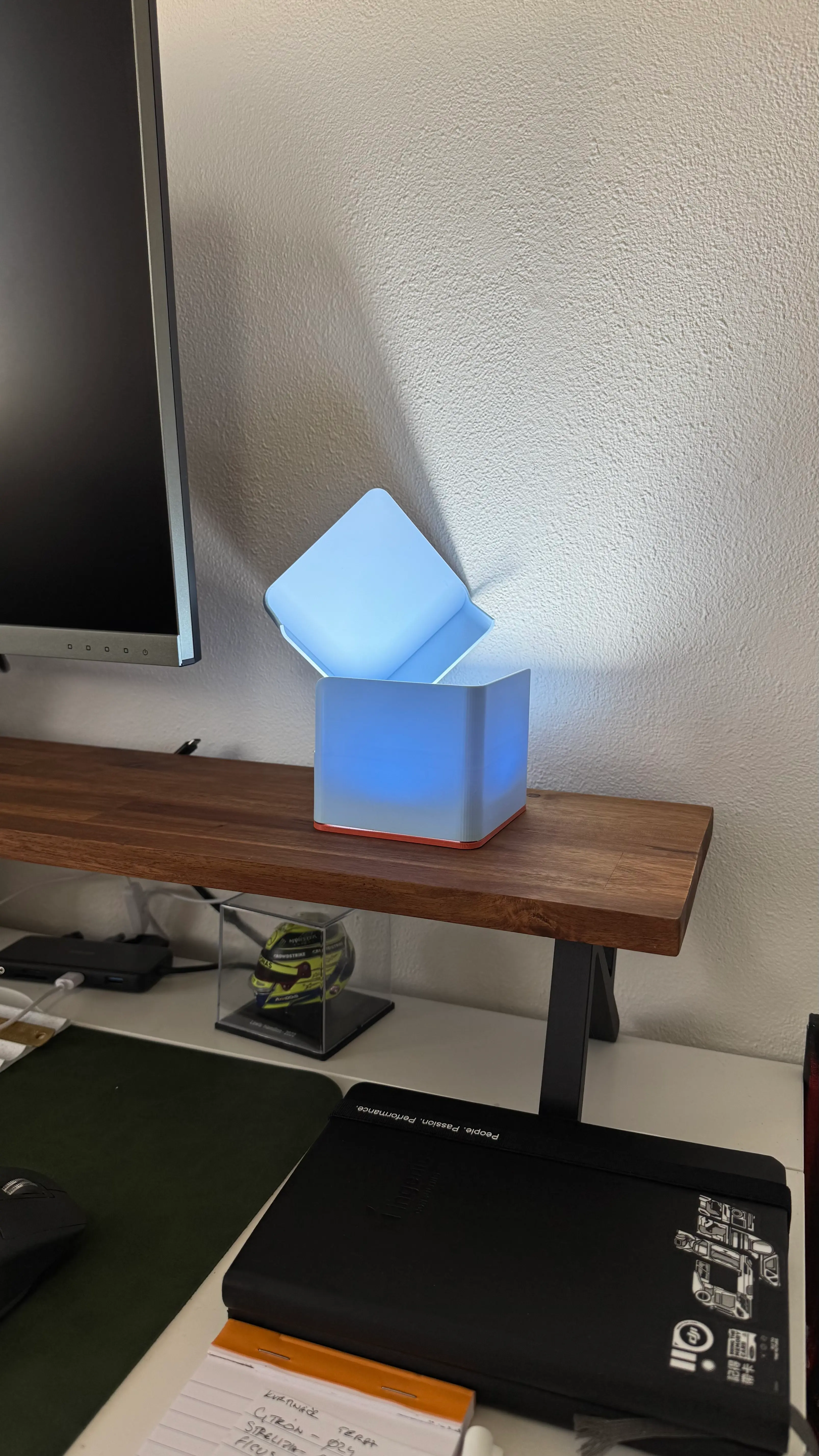 LumiBox – Hinged Cube Ambient Lamp 3d model