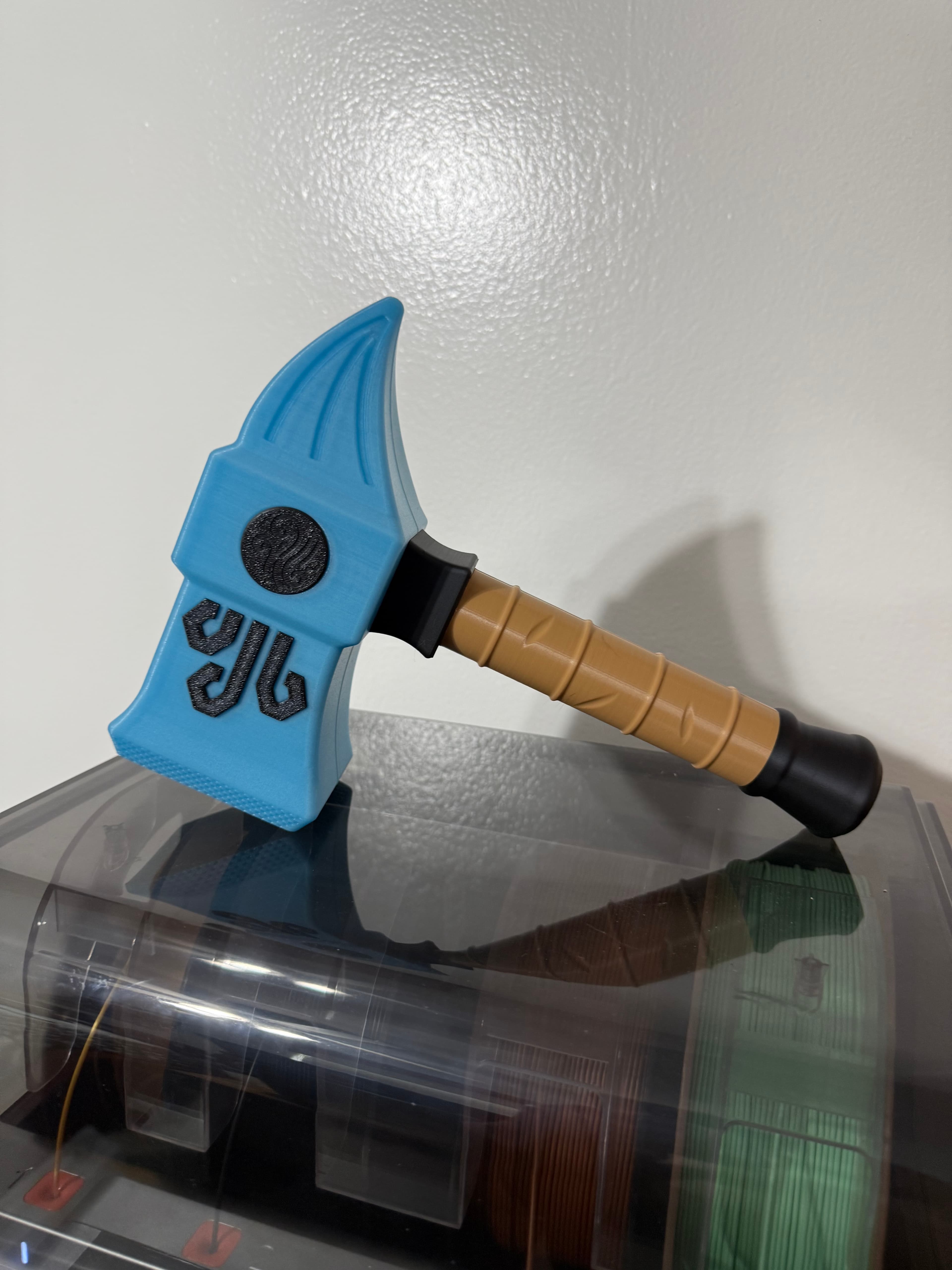 Little Overture Glow In The Dark filament and out came one of the coolest prop weapons to date. This is by far my favorite loot lab model.