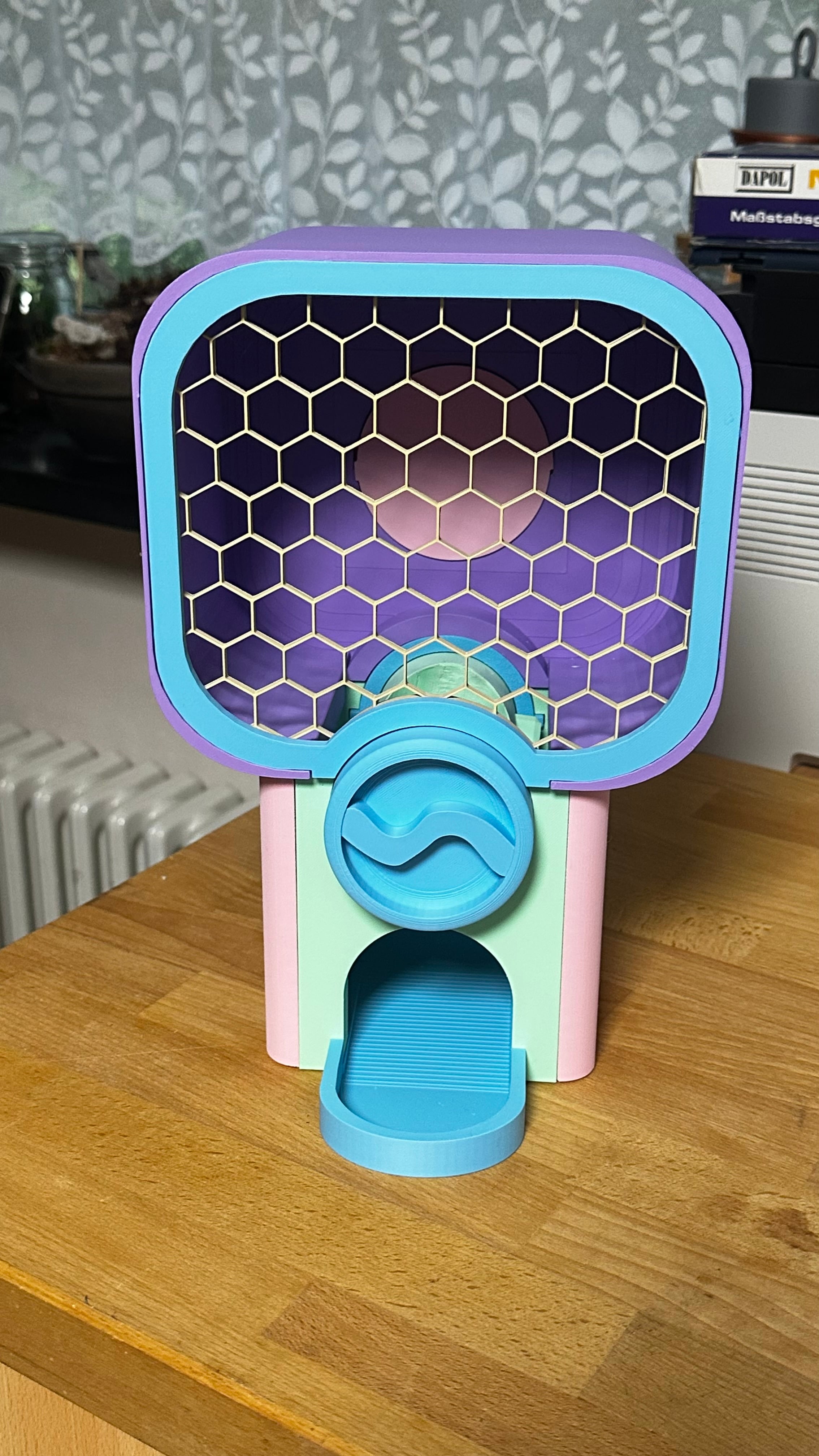 Printed in various coloured filaments from Bambulab with the default settings.
The model is great. I hope that the kids will like it.
What can I do with the Tumbler Plug R2 and R3?