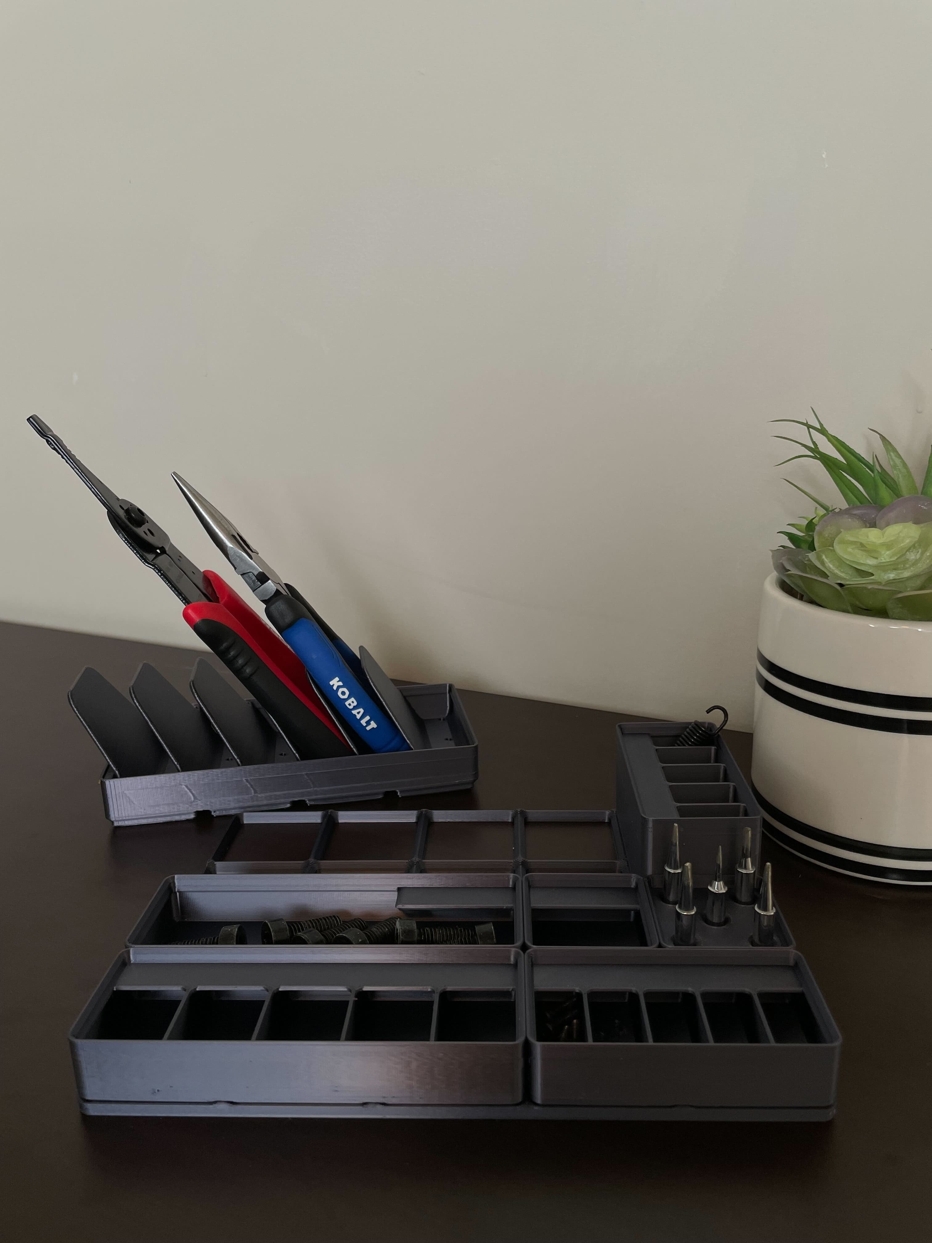 3D Printed Gridfinity (4x5 Baseplate) by Zack Freedman