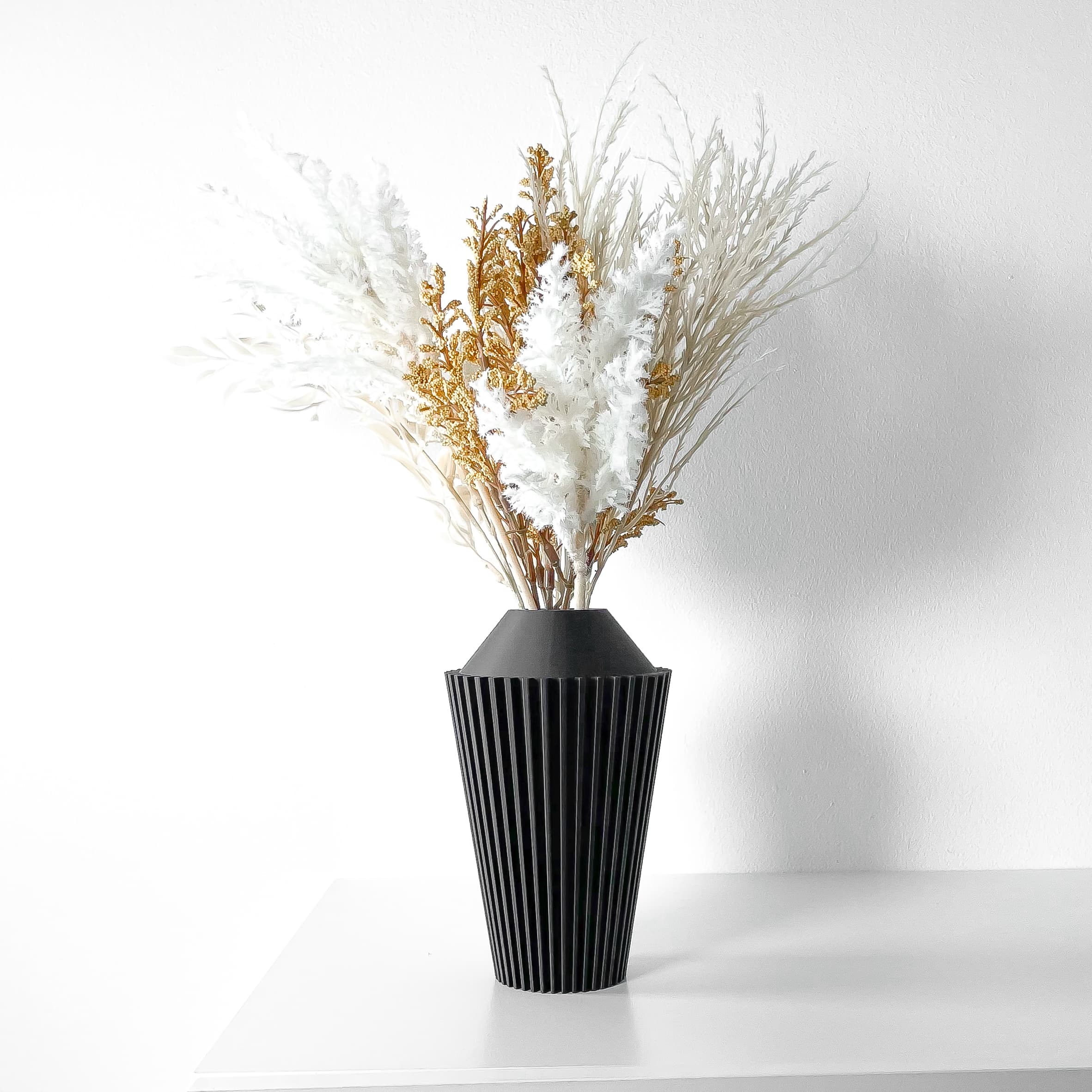 The Riveno Vase, Modern and Unique Home Decor for Dried and Flower Arrangements | STL File 3d model