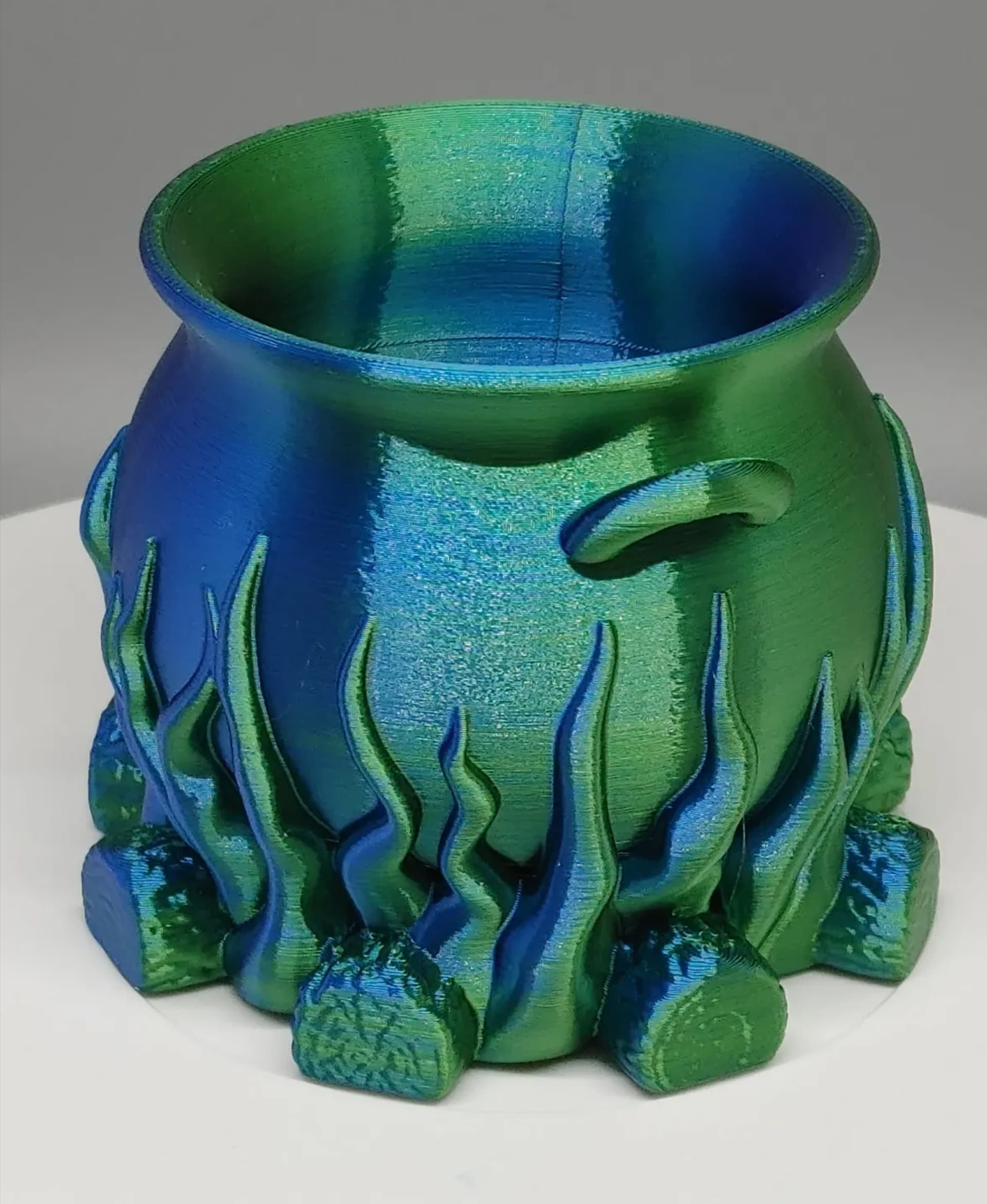 Another fantastic Halloween model from bugman_140! Printed without supports in Eryone dual color blue/green silk PLA on the MK3S+. I think it turned out beautifully! Such an amazing eye for detail.