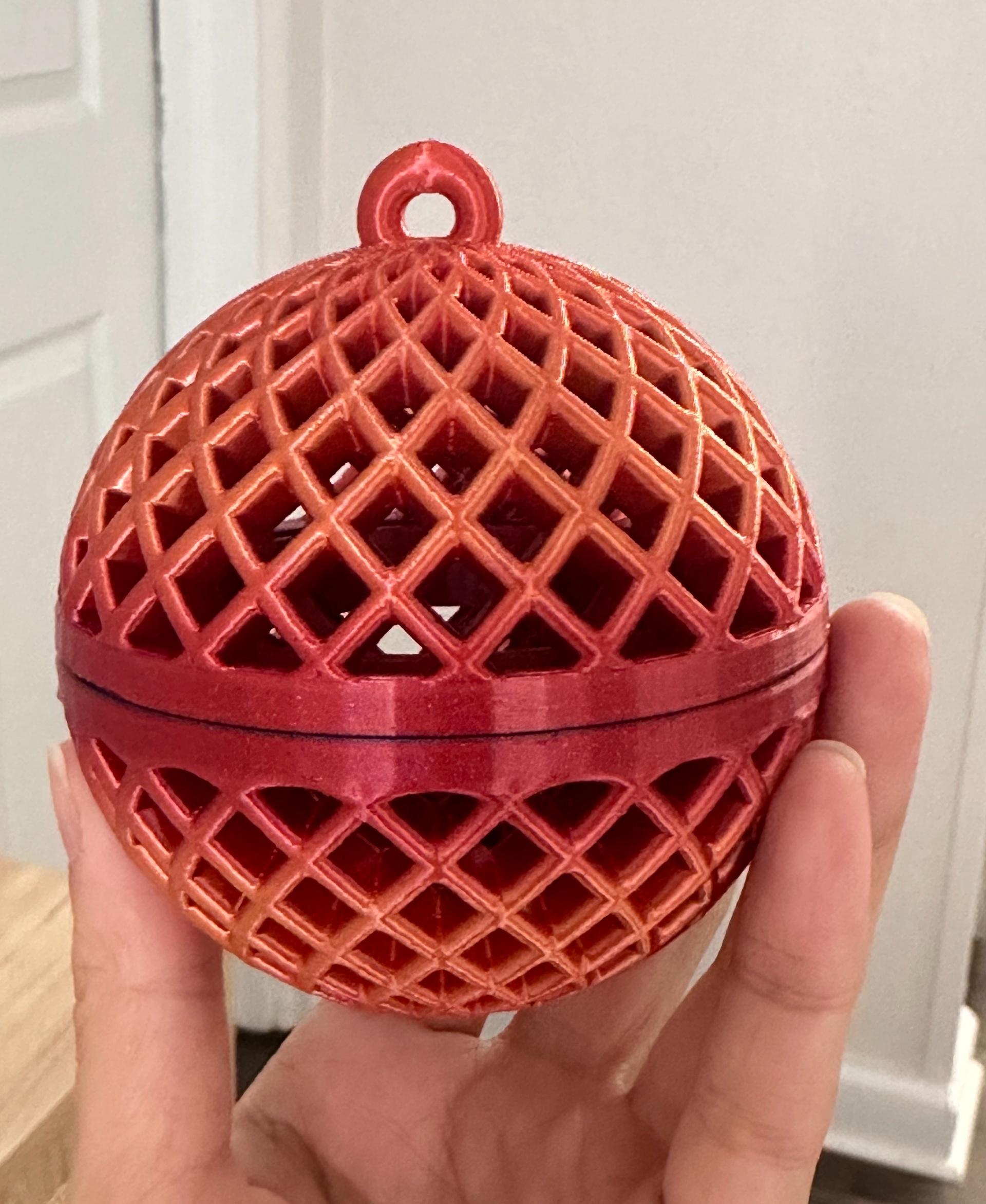 Diamond Ornament Container (Open) - 13 hour print! it closes nicely on itself, I used up some blue filament that was ending at the beginning, which is why there's such a harsh line at the seam - 3d model