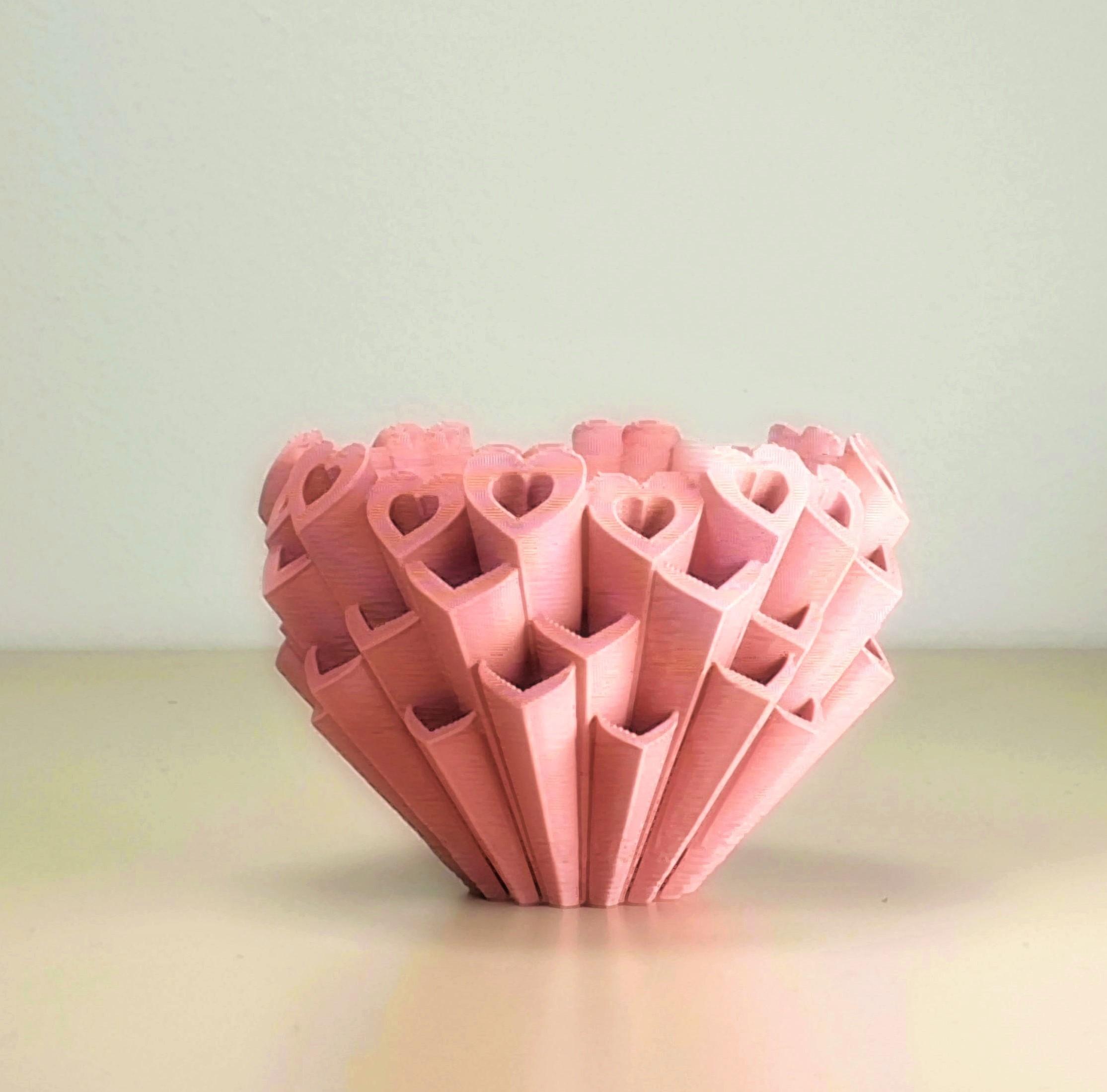 Matching Hearts Pots 3d model