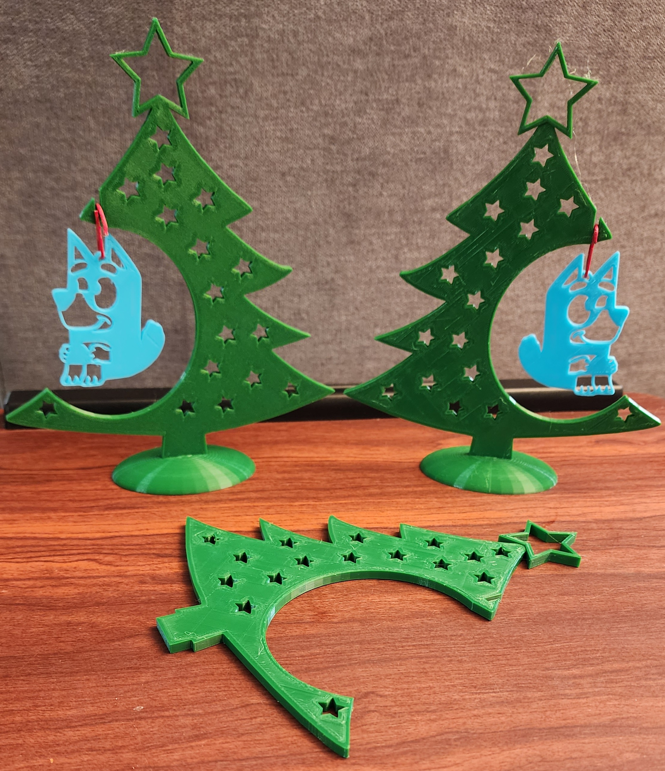 Bluey Christmas Decoration - Bluey in PLA, Tree in PETG. Love it. Thank You - 3d model