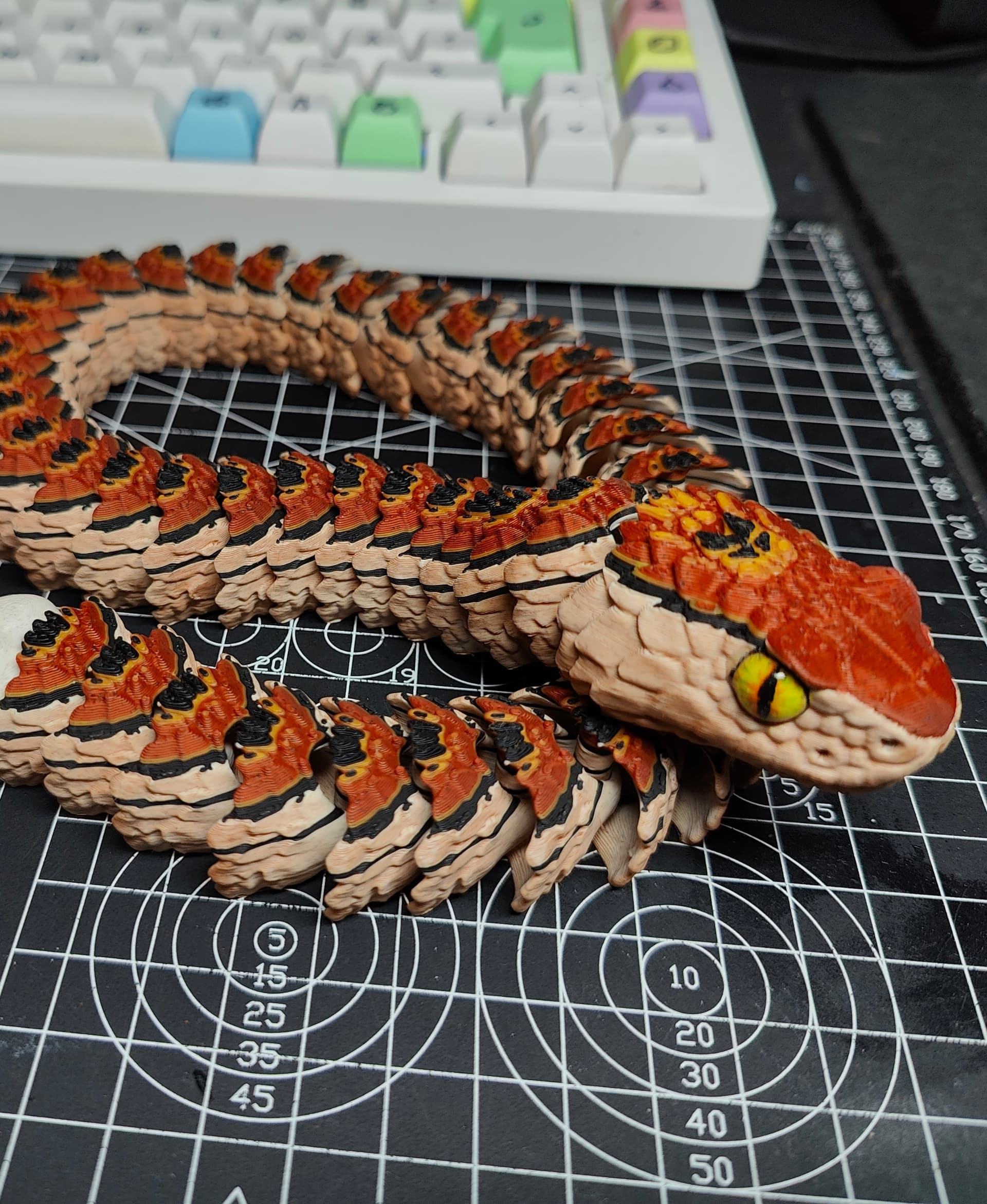 Printed this in 10,5h with H2D. Gave some paint (white marble skin) and painted the eyes, then gave them resin coat