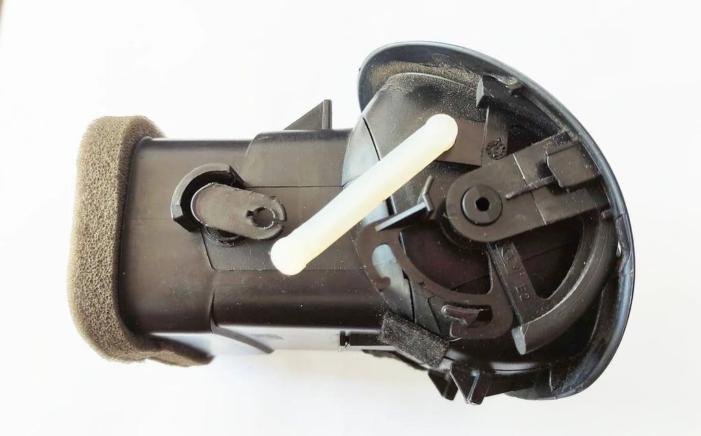 Peugeot 206 front side vent hinge 3d model