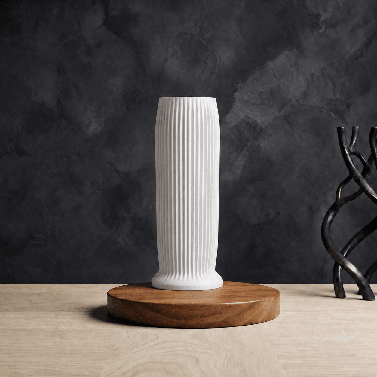 Vase cylindrique à fines cannelures verticales 3d model