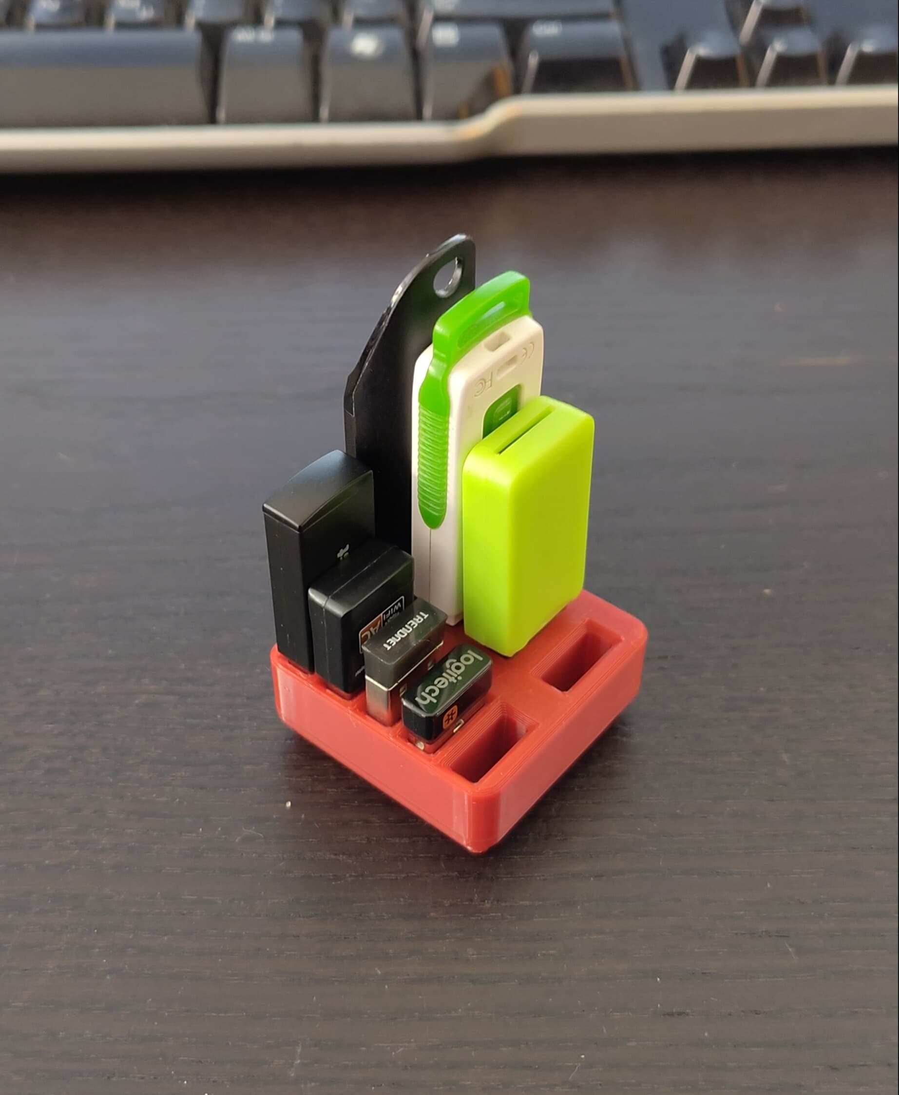 Gridfinity 1x1 USB Device Holder for 5 Small and 4 Medium devices 3d model