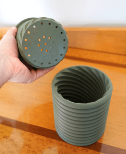 Spinny Plant Pot - Twist Together Pot with Built in Drip Tray 3d model